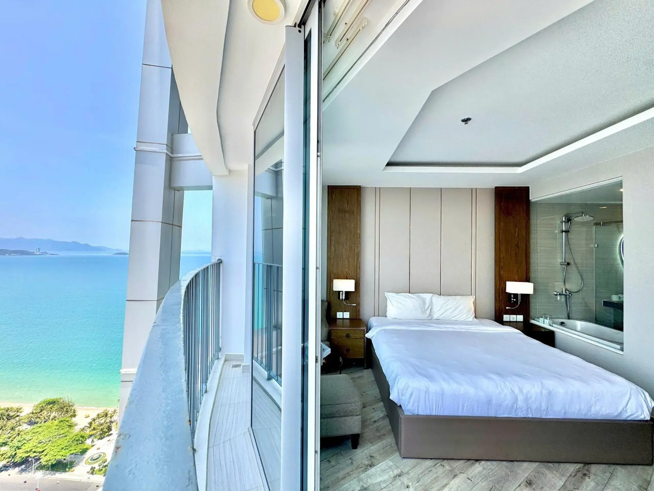 Deluxe Double Room with Bath in Luxury Seaview Panorama Nha Trang by Luna Deluxe Double Room with Bath in Luxury Seaview Panorama Nha Trang by Luna