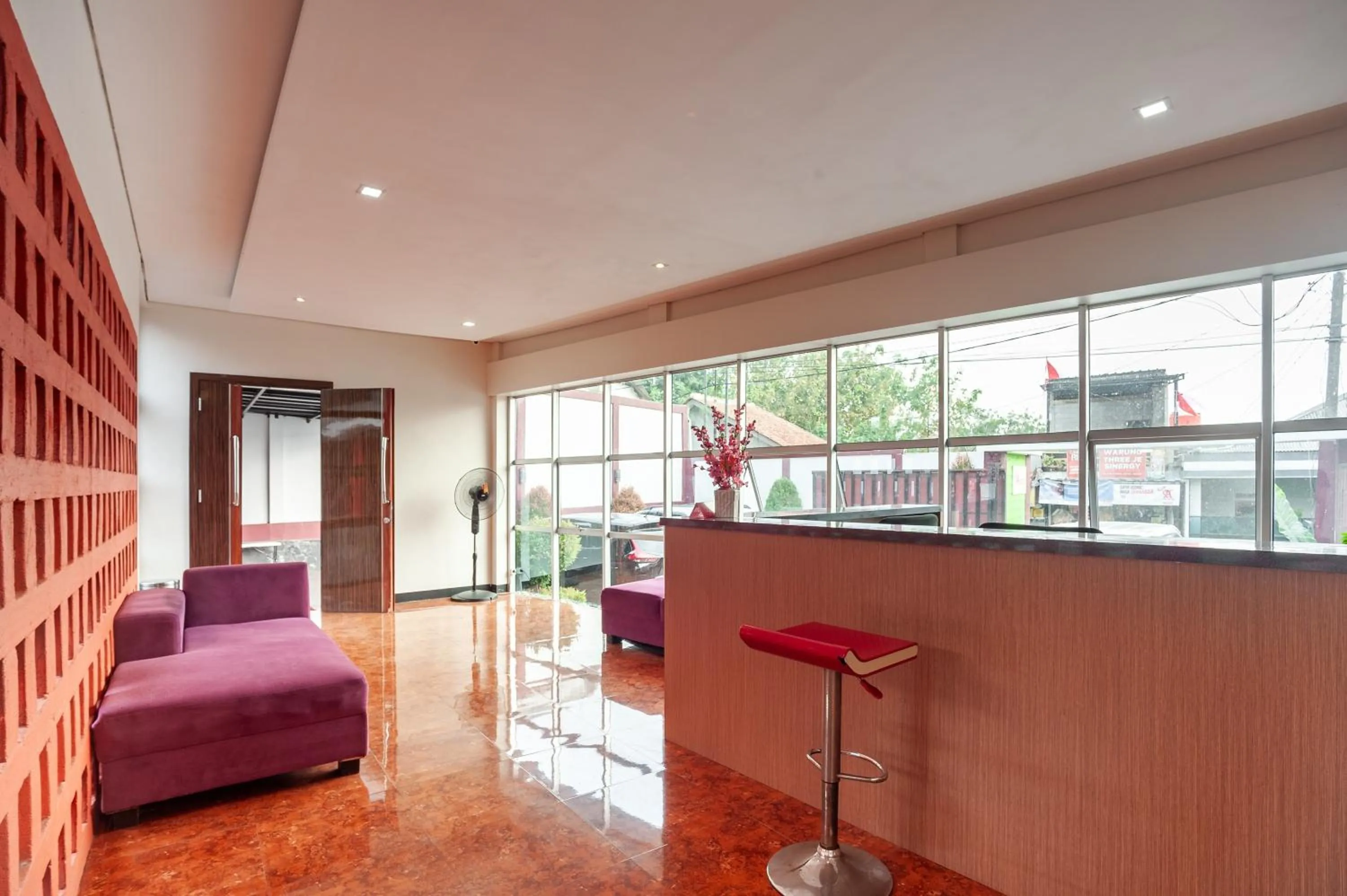 Lobby or reception, Bed in Urbanview Hotel Amarilis Sentul Bogor by RedDoorz