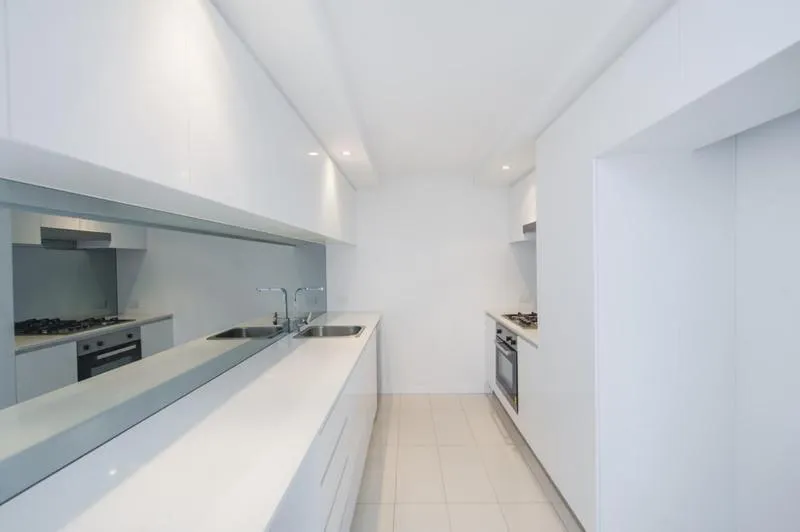 Kitchen or kitchenette in Harbour Quays Apartments