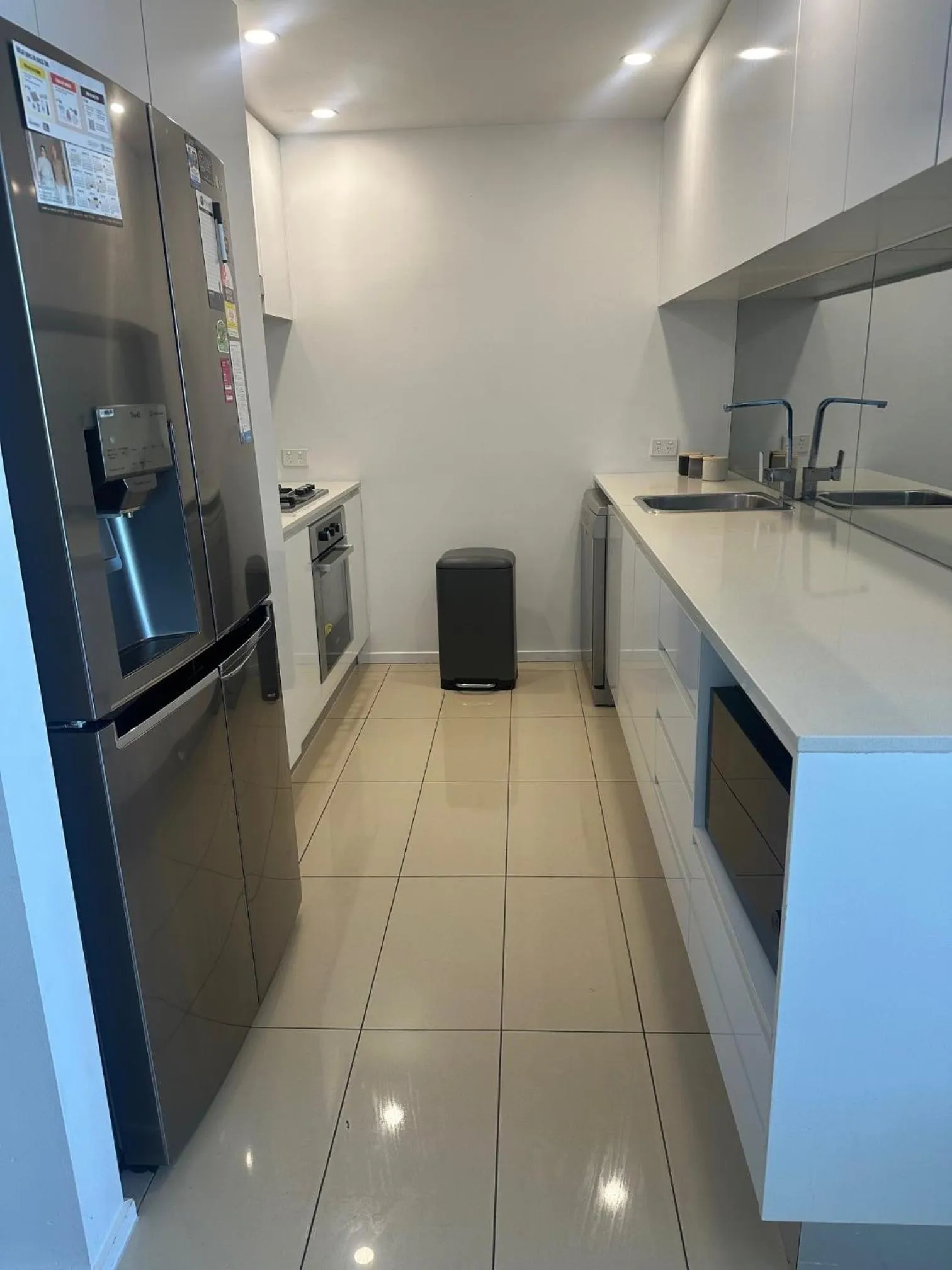 Kitchen or kitchenette in Harbour Quays Apartments