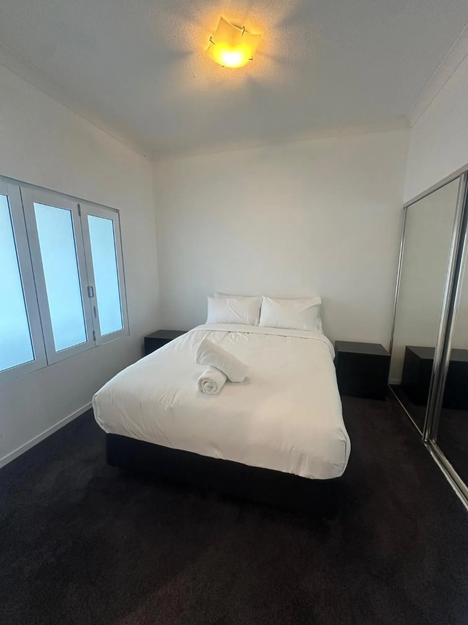 Bedroom, Bed in Harbour Quays Apartments