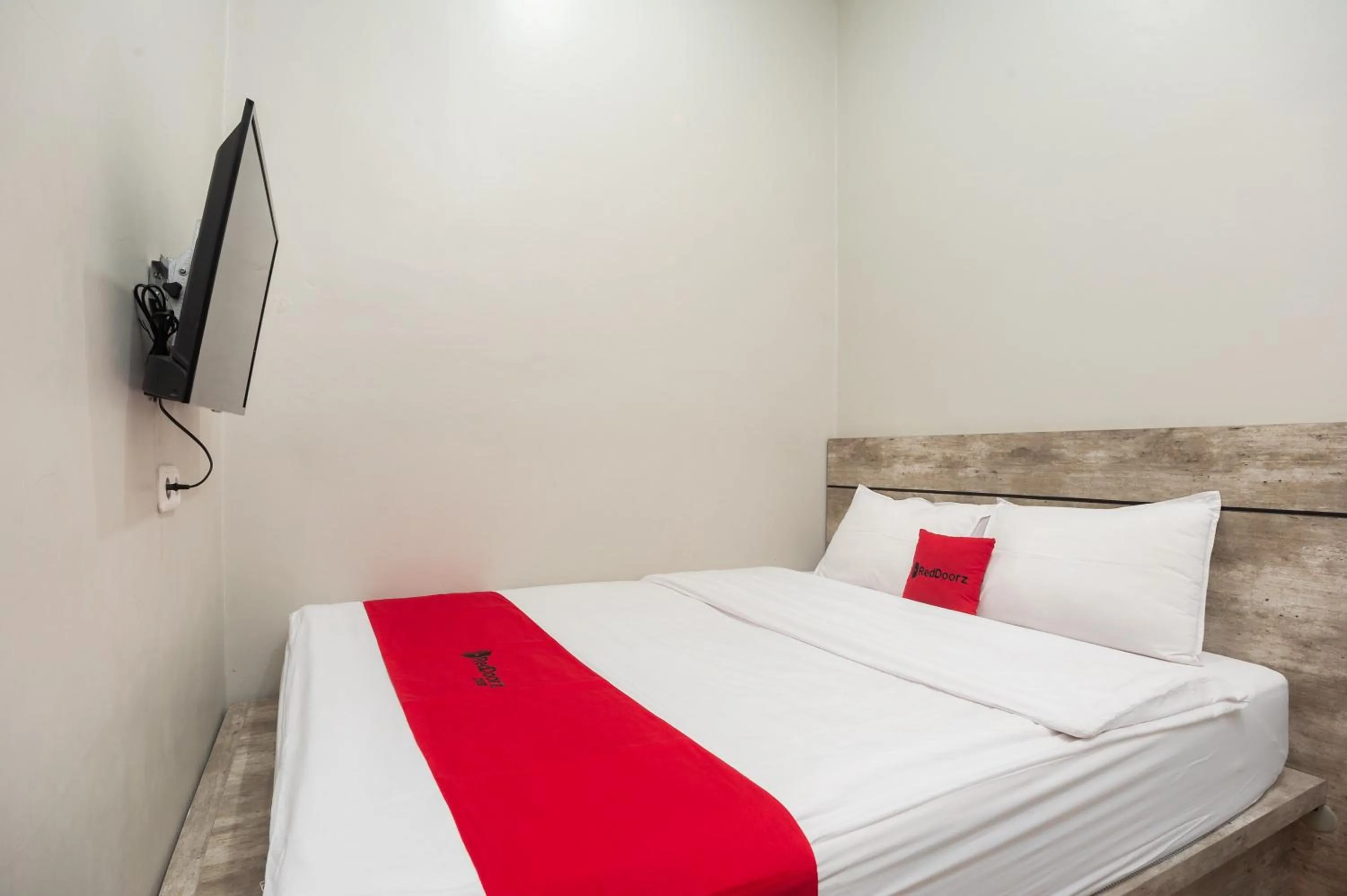 Bed in RedDoorz Plus at Eskole ITERA Lampung