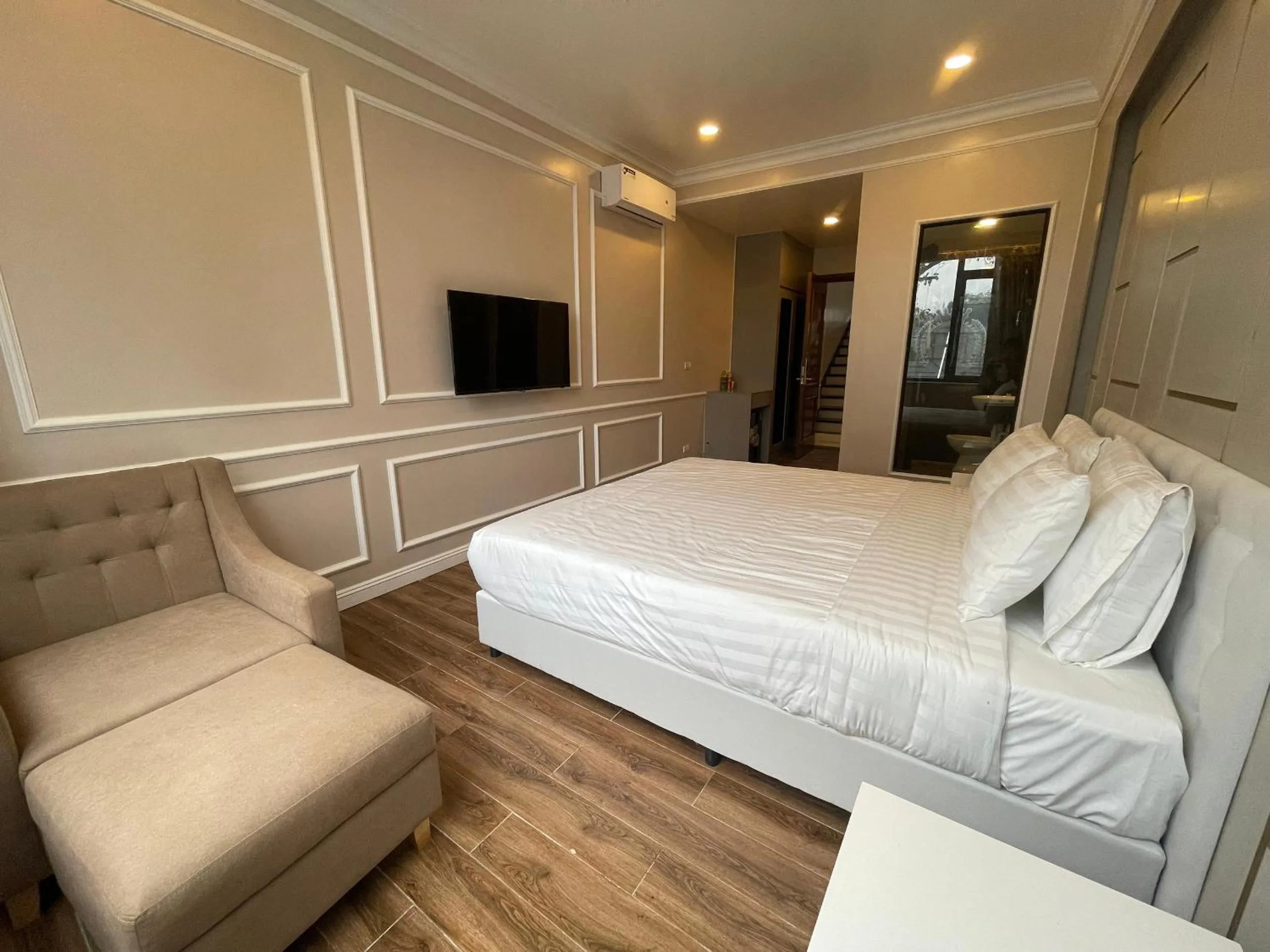 TRA LINH HOTEL & RESTAURANTs