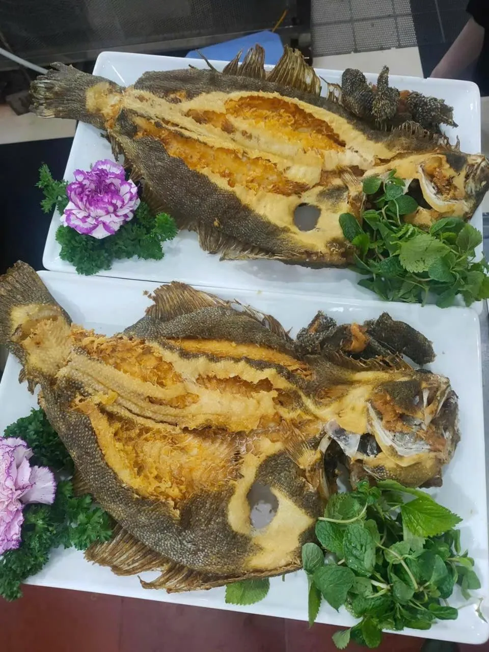 TRA LINH HOTEL & RESTAURANTs