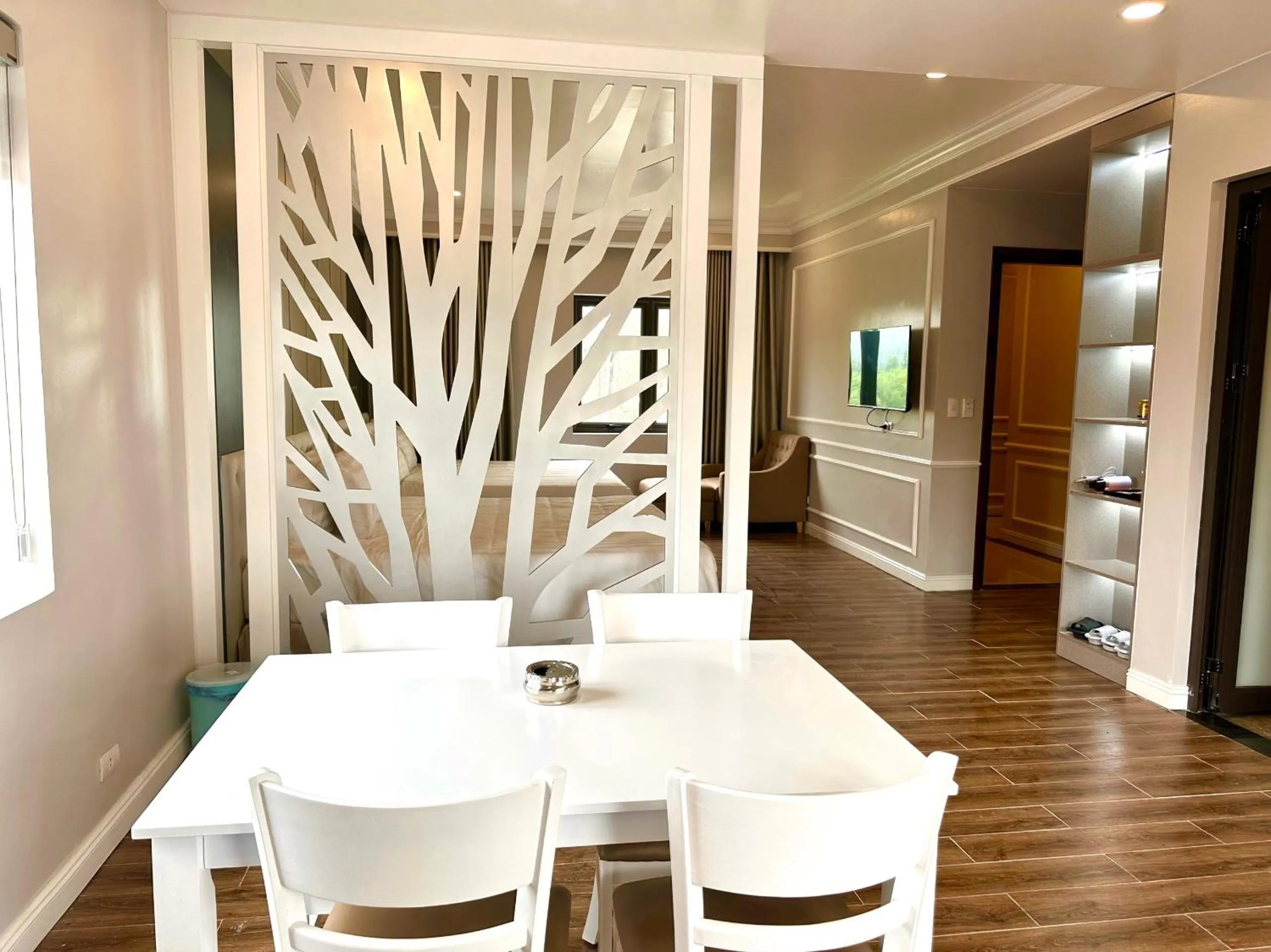 TRA LINH HOTEL & RESTAURANTs