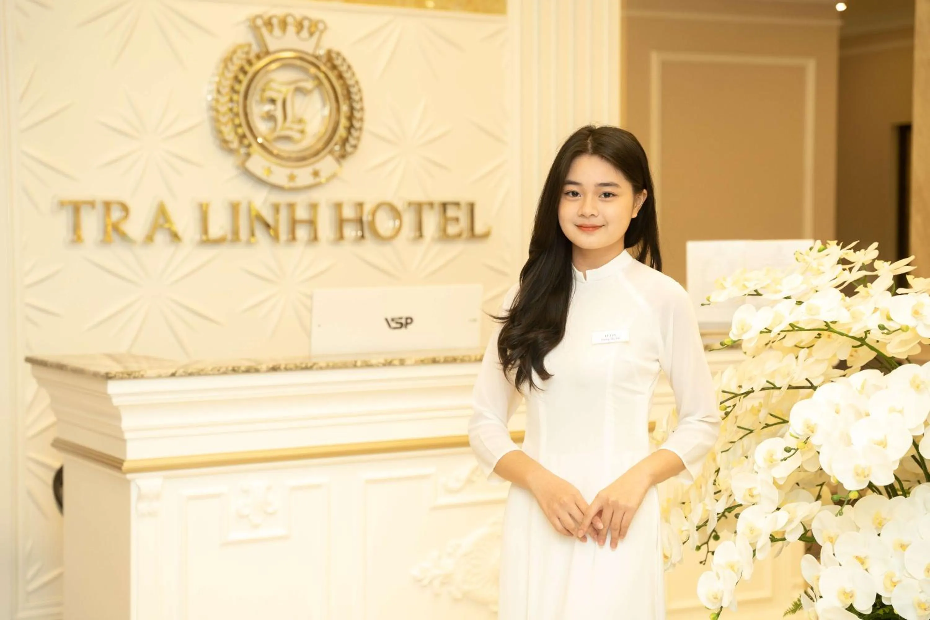Staff in TRA LINH HOTEL & RESTAURANTs