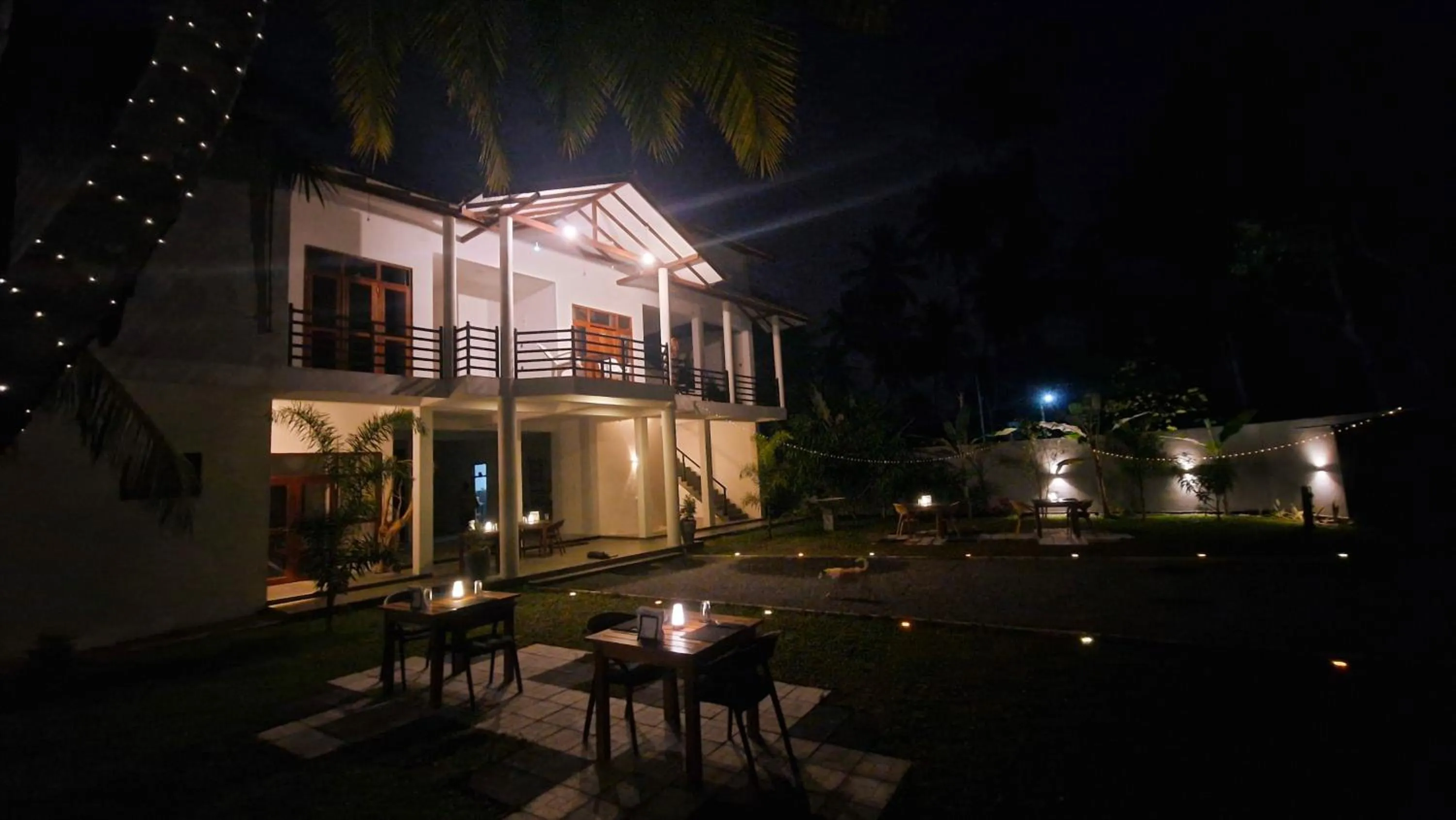 Restaurant/places to eat in Mothership