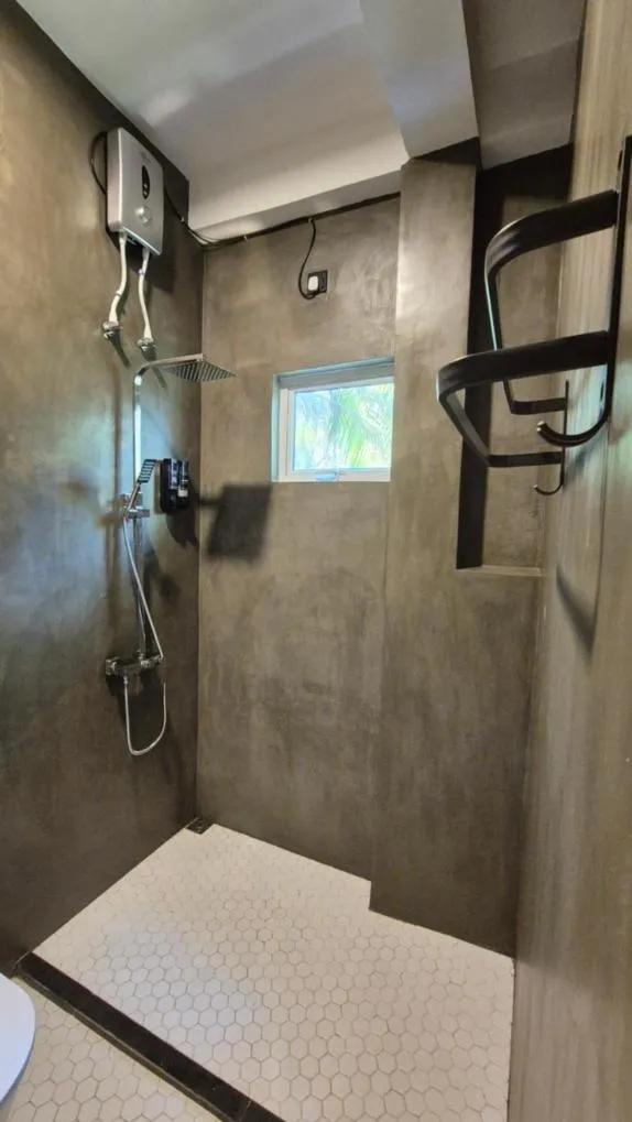 Shower in Mothership