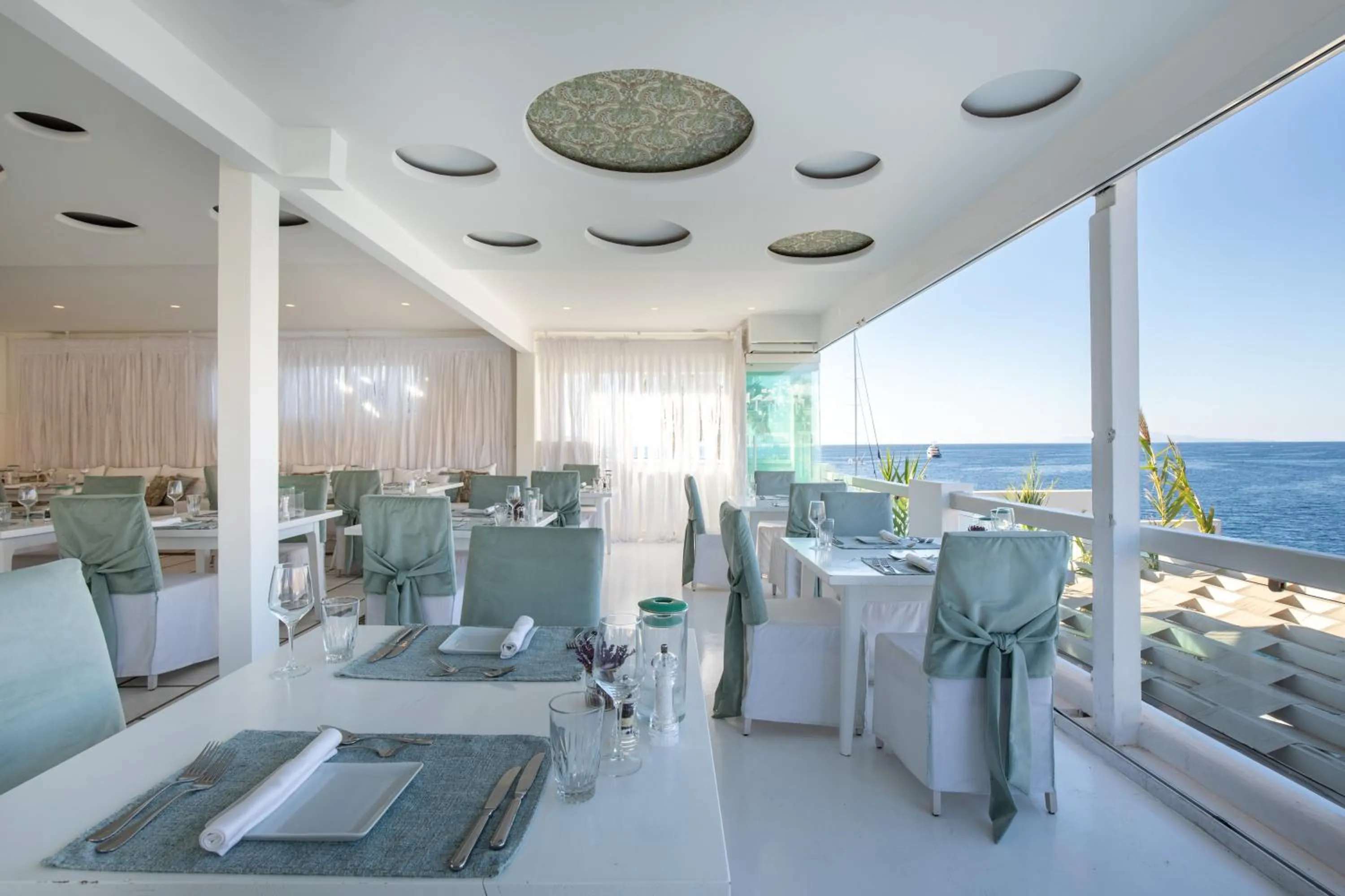 Restaurant/places to eat in Nissaki Boutique Hotel