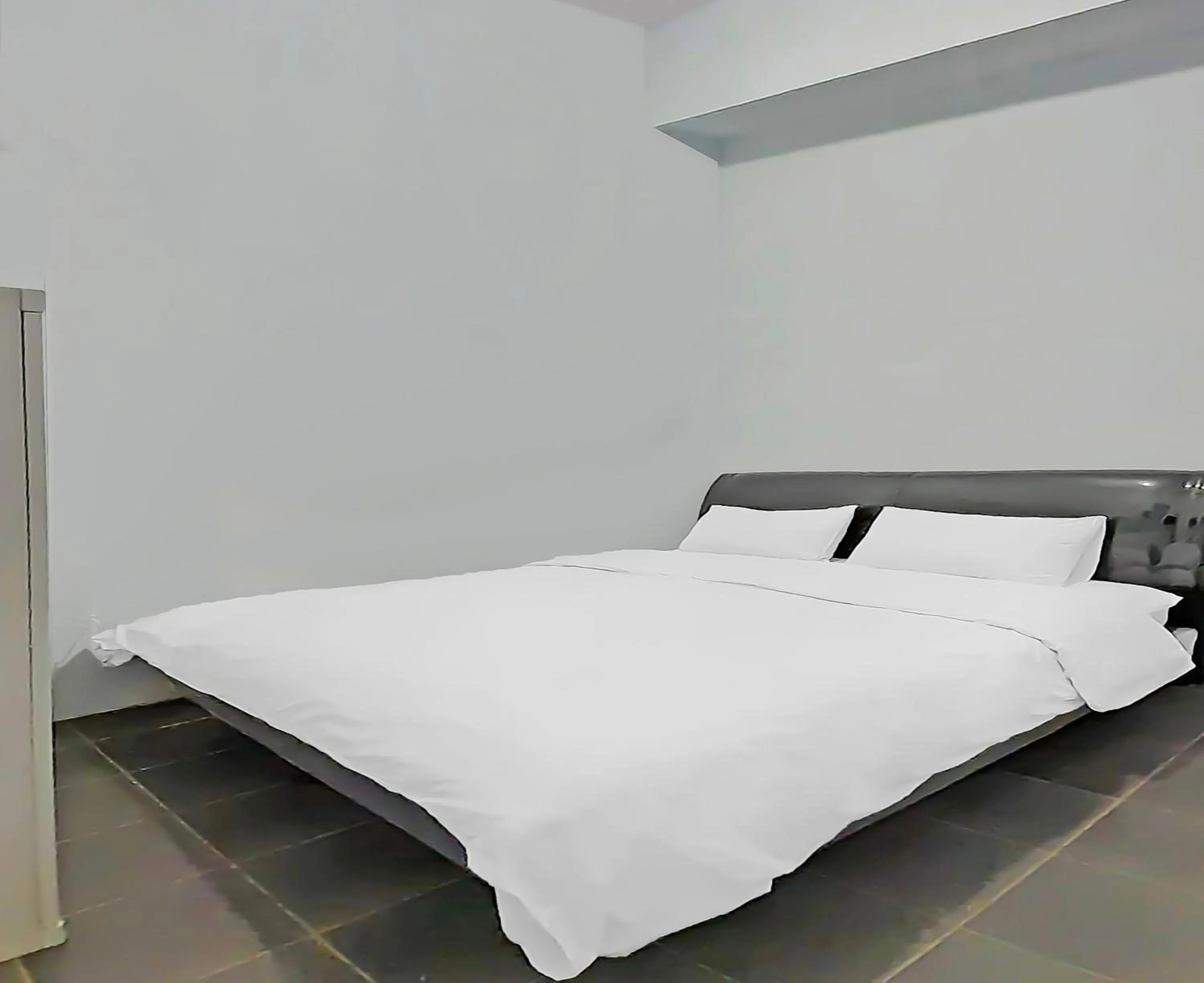 Bedroom, Bed in SPOT ON 92236 Kediri Family Homestay