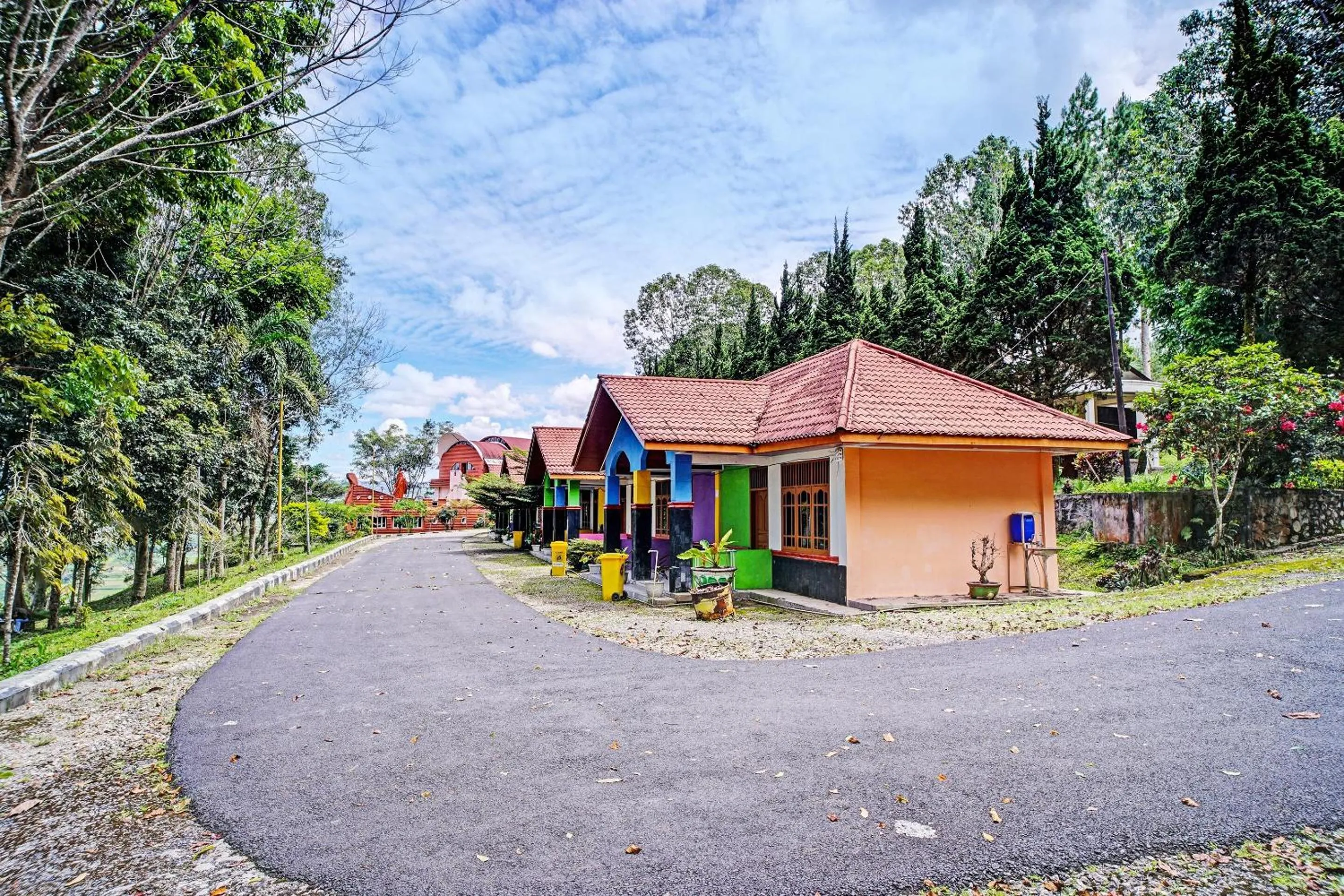 Facade/entrance in Hotel O Taman Wisata Iman Ii Near Taman Wisata Iman Sitinjo