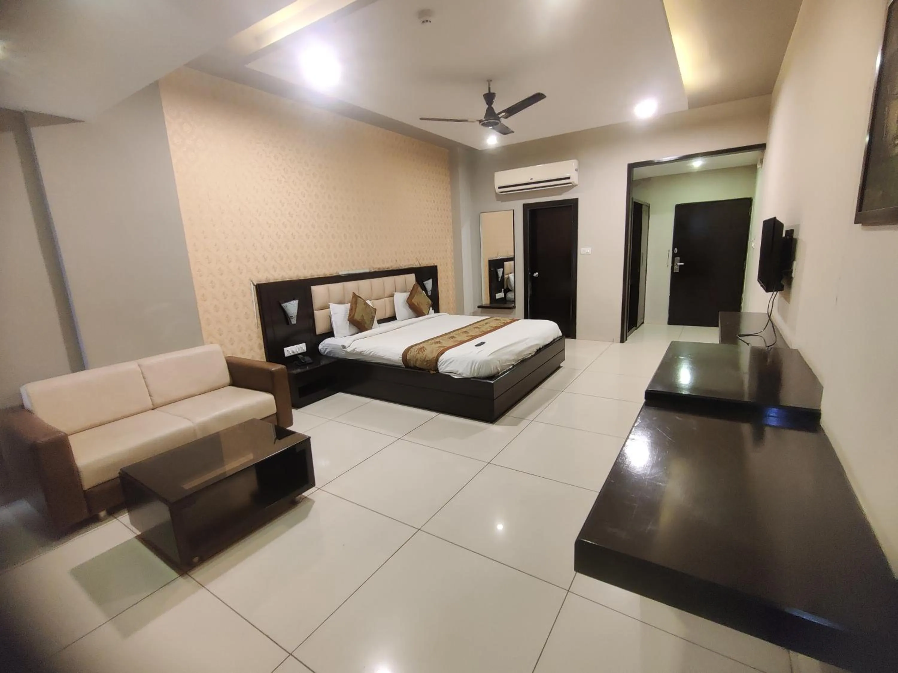 Bed in HOTEL RESTANDVIEW