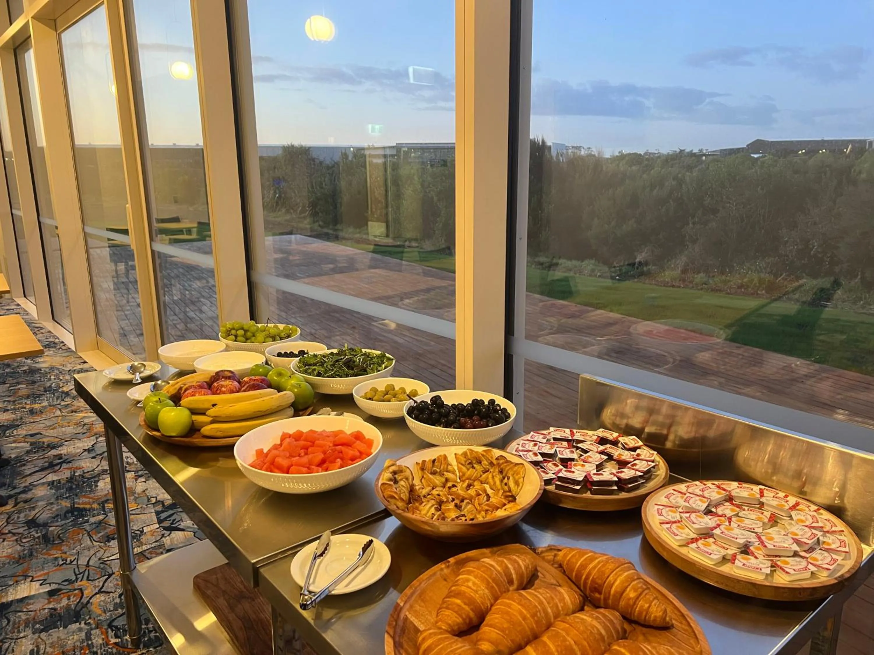 Food and drinks in Manha Hotel Auckland Airport