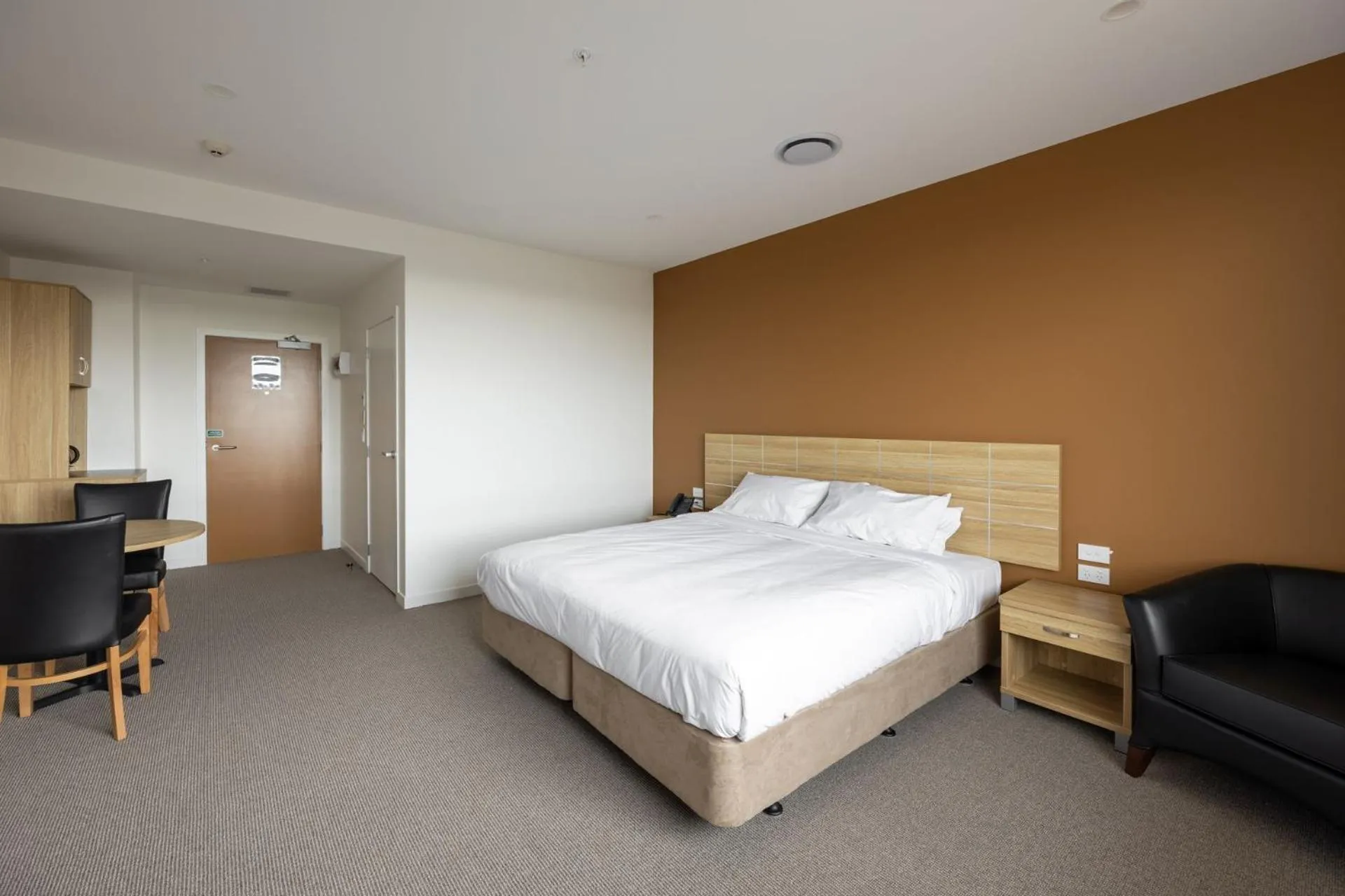 Bed in Manha Hotel Auckland Airport