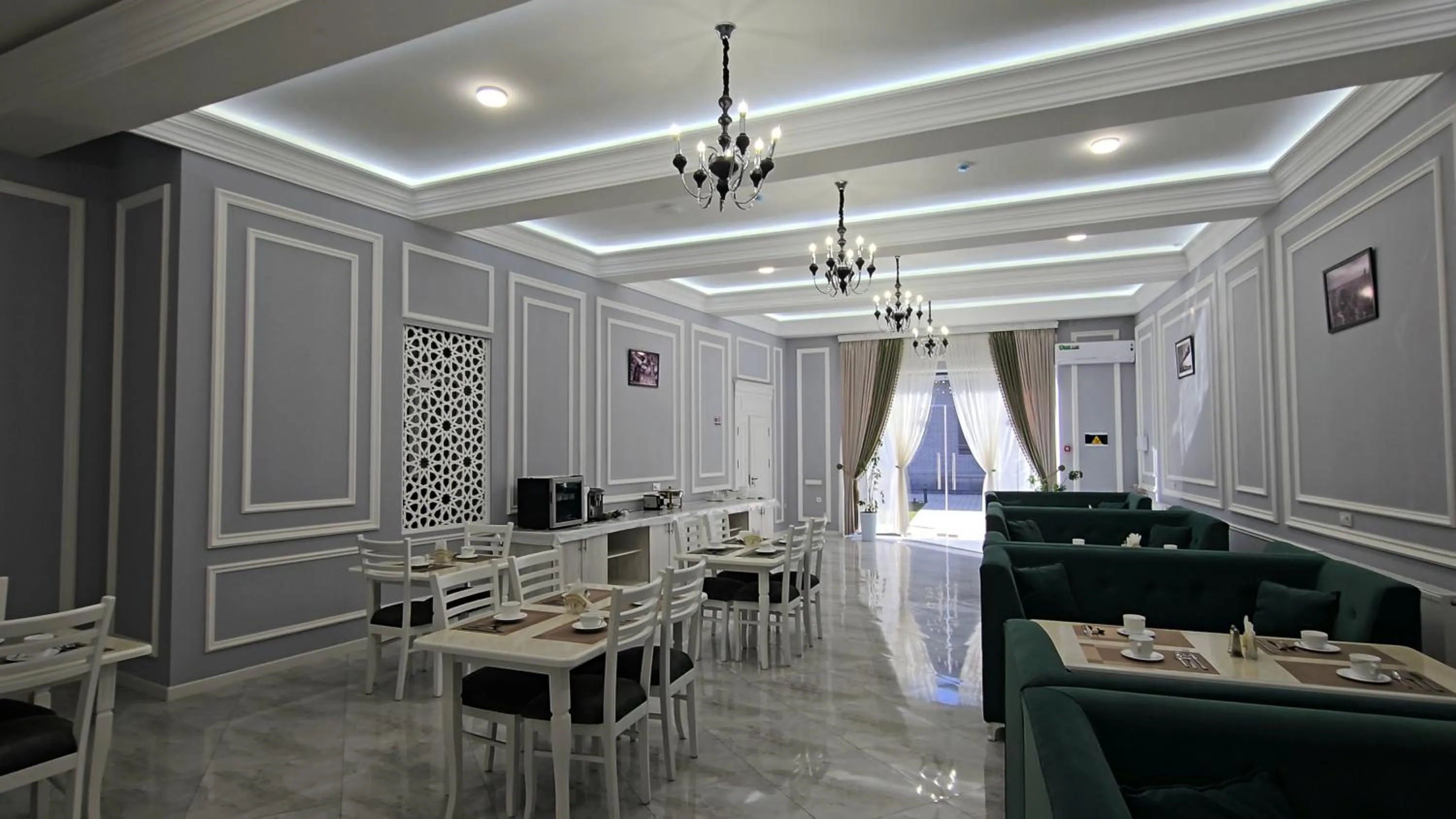 Restaurant/places to eat in OLD STATION HOTEL