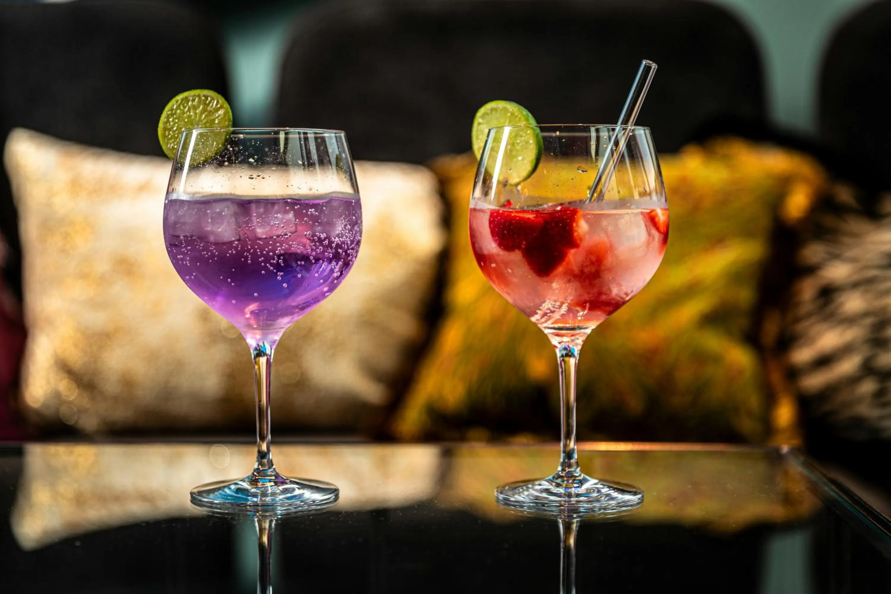 Lounge or bar in NYX Hotel Hamburg by Leonardo Hotels