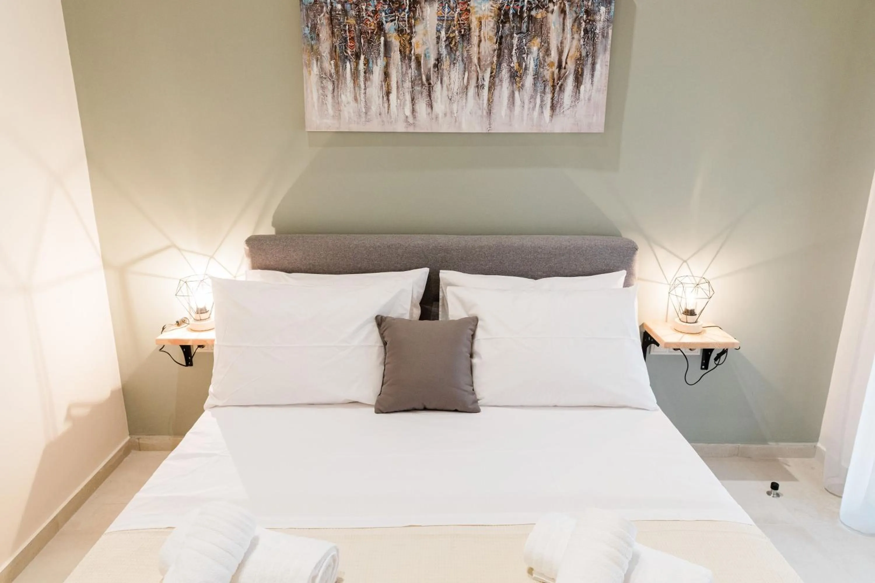 Bedroom, Bed in Seadrop Suites