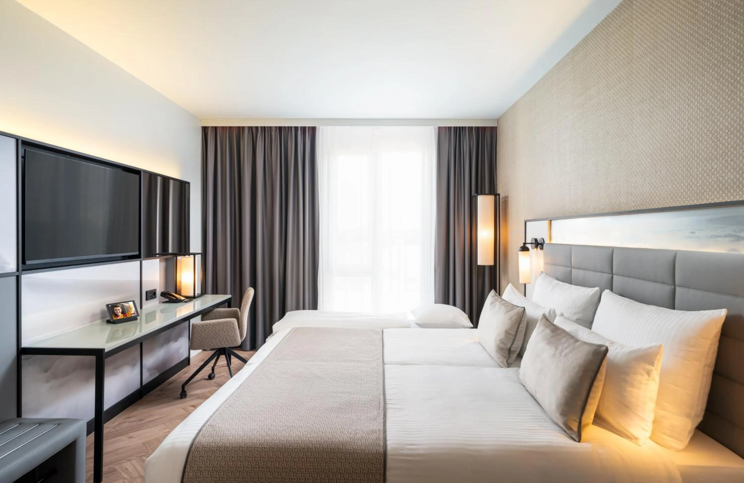 Bedroom, Bed in Leonardo Royal Hotel Cologne Bonn Airport