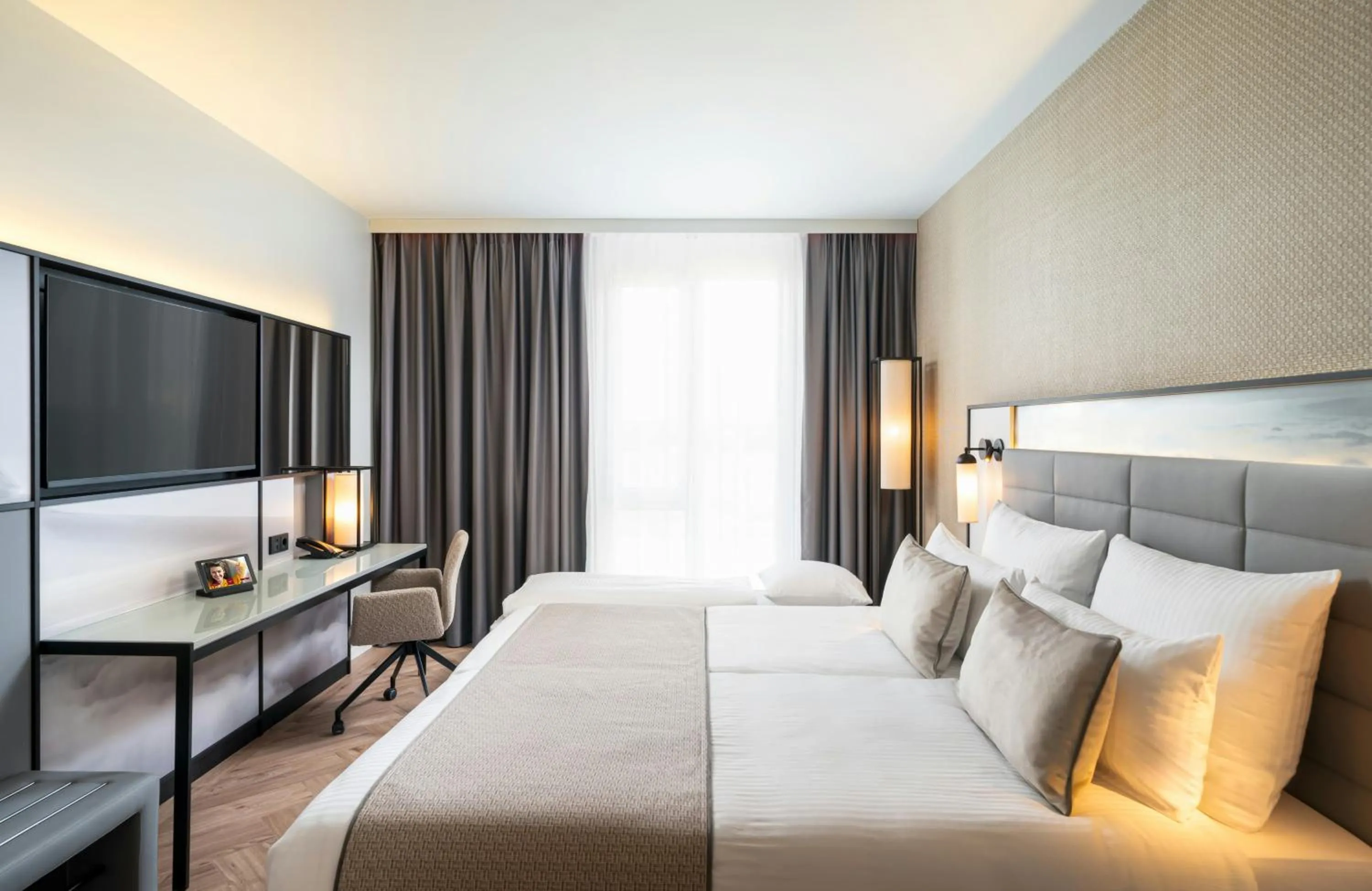 Bedroom, Bed in Leonardo Royal Hotel Cologne Bonn Airport