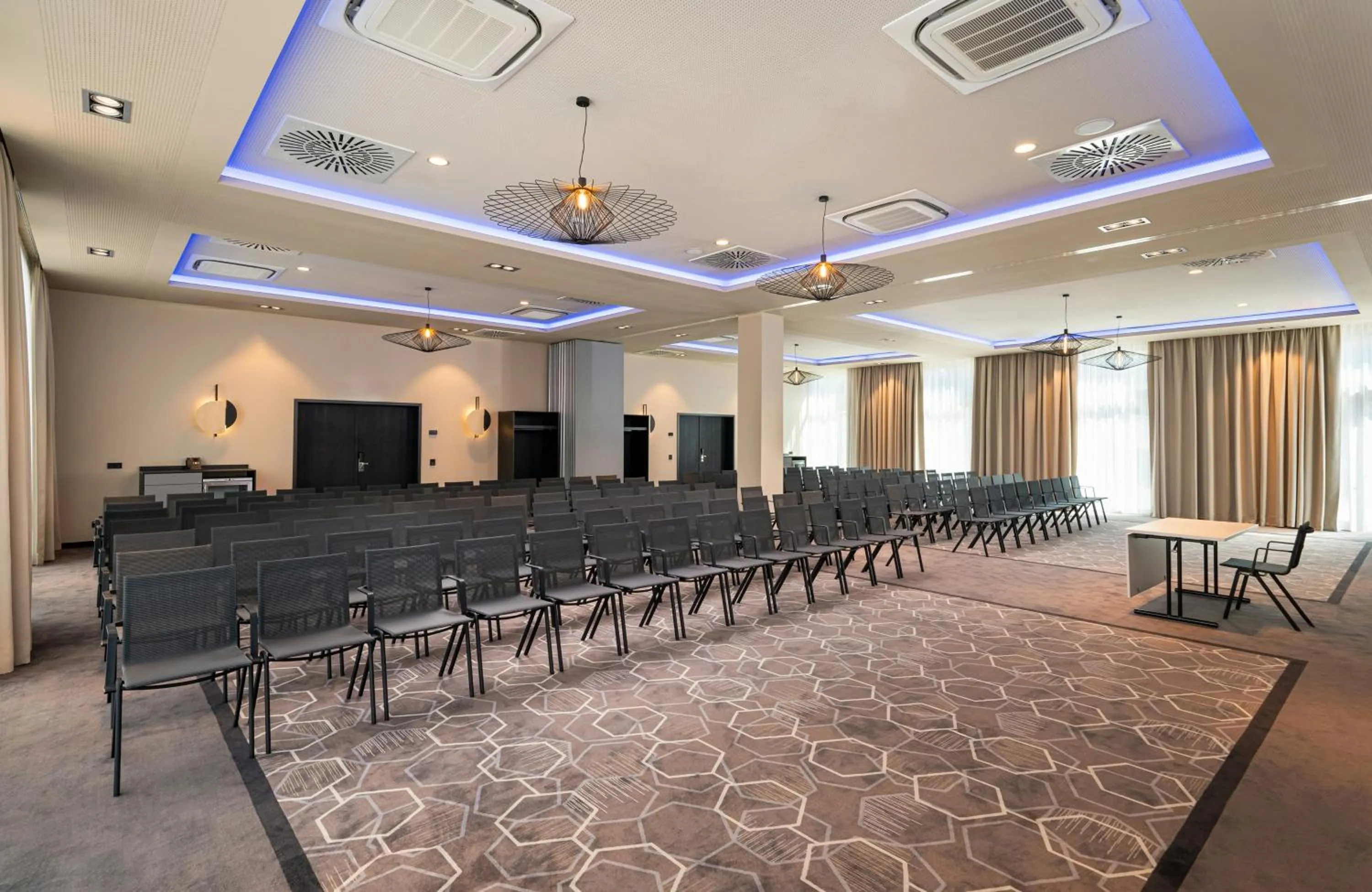 Meeting/conference room in Leonardo Royal Hotel Cologne Bonn Airport