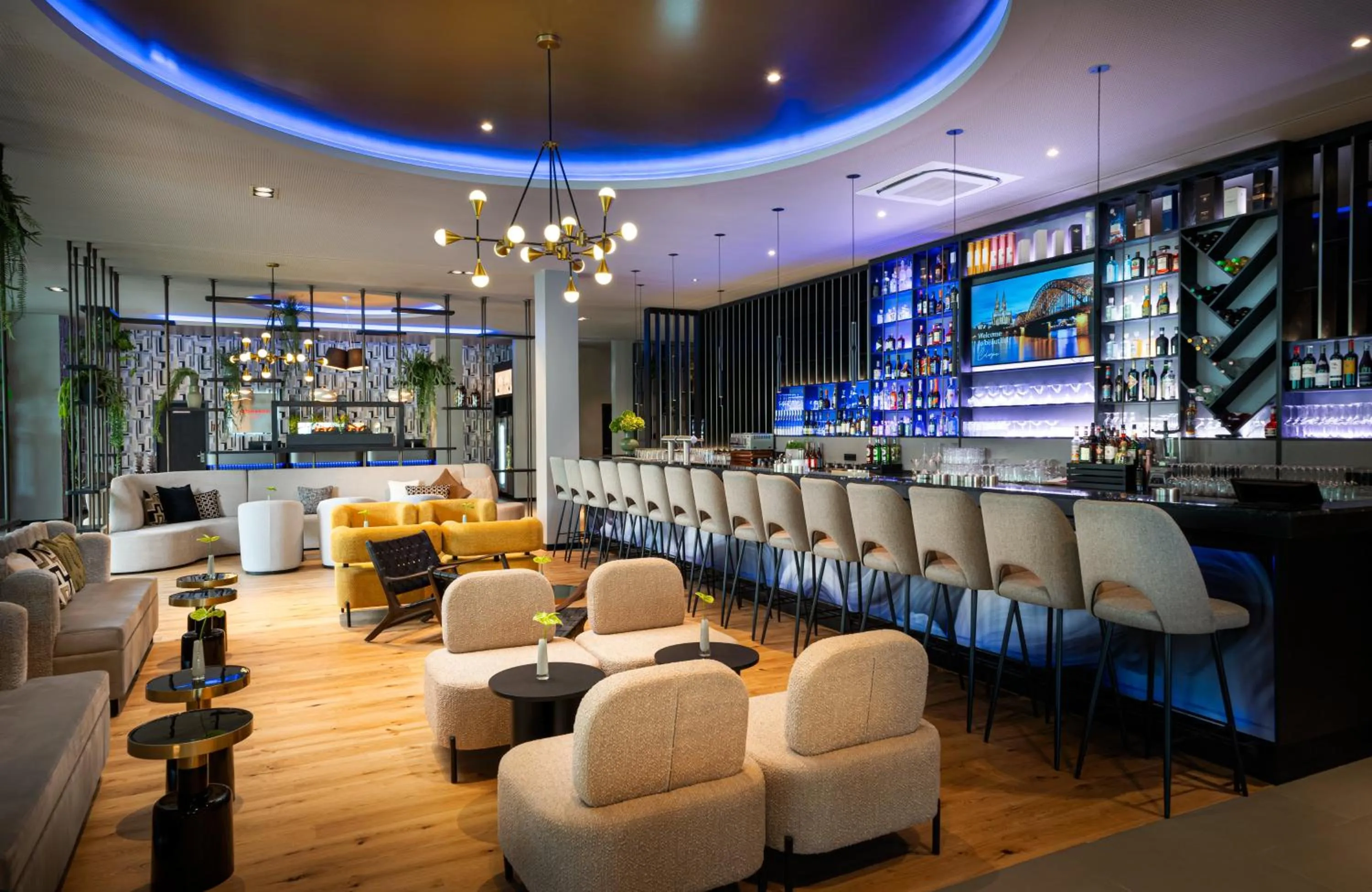 Lounge or bar in Leonardo Royal Hotel Cologne Bonn Airport