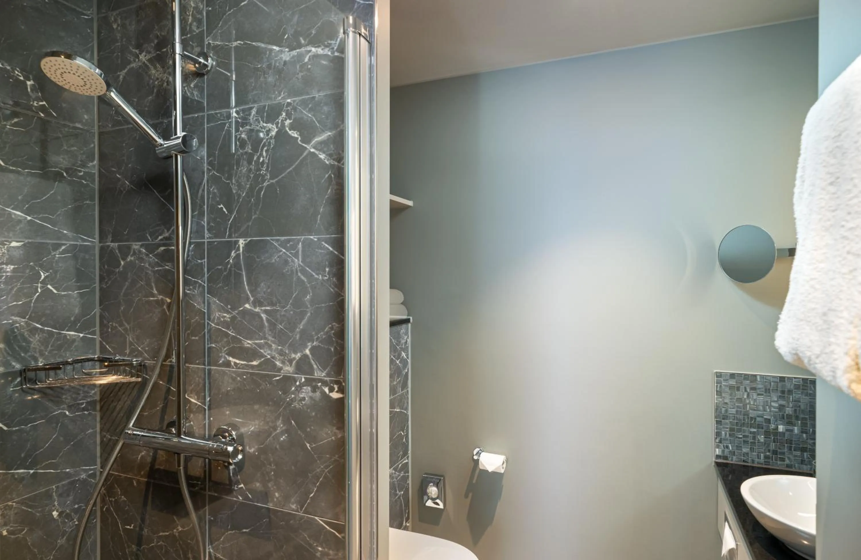 Bathroom in Leonardo Royal Hotel Cologne Bonn Airport