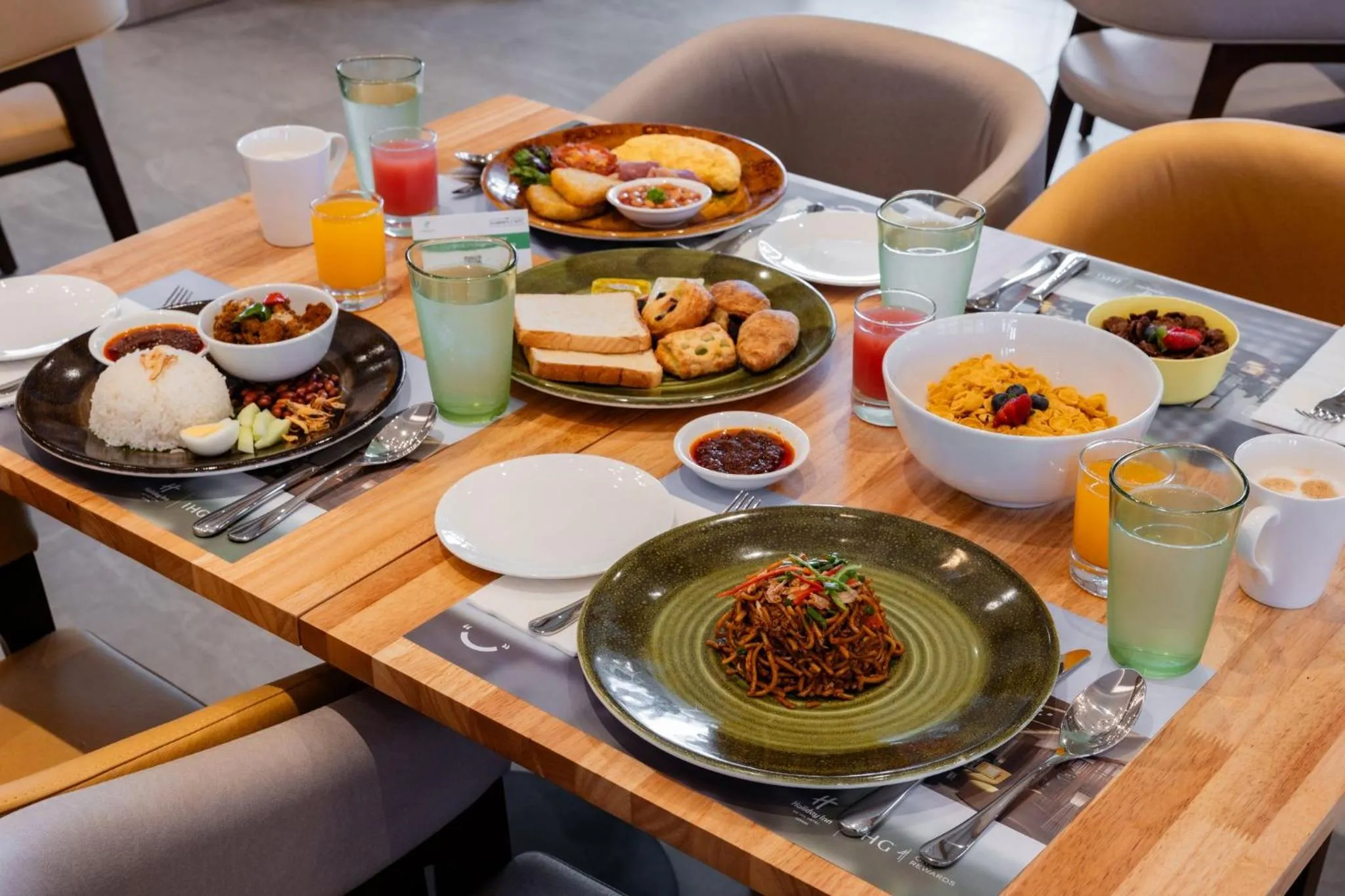 Restaurant/places to eat in Holiday Inn Sepang - Airport