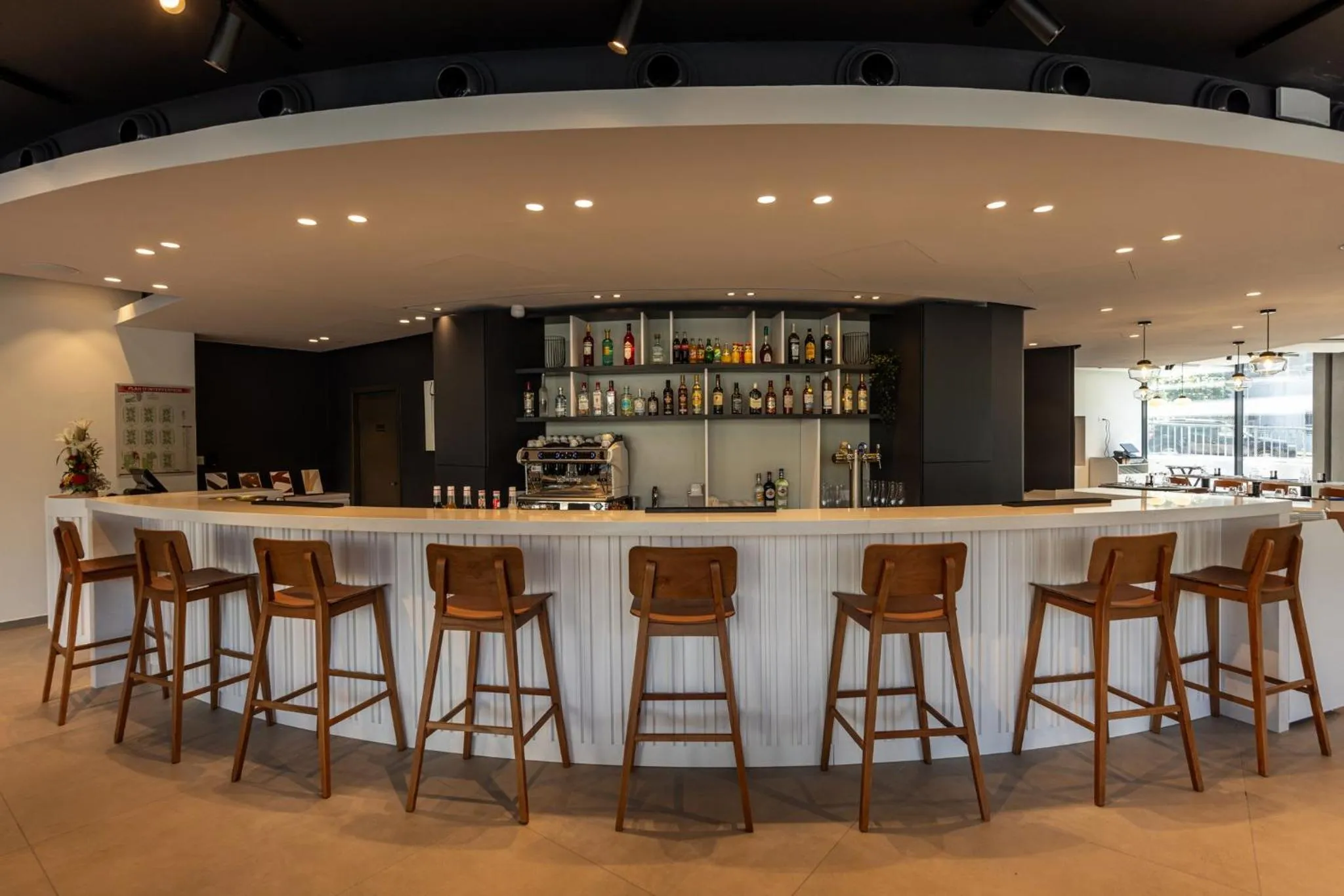 Lounge or bar in Crowne Plaza - Marseille Le Dôme