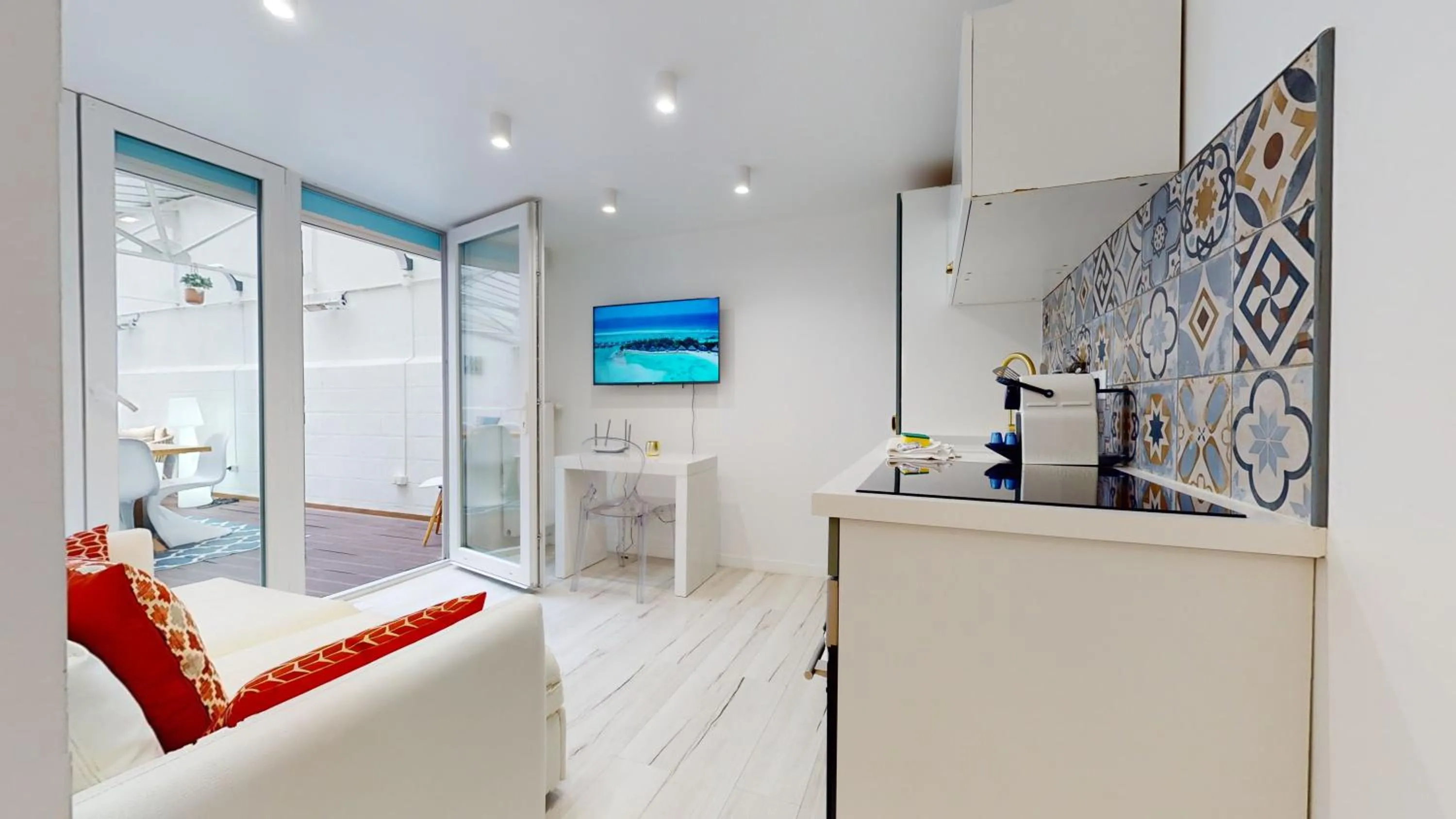 TV and multimedia in Appartements modernes avec véranda