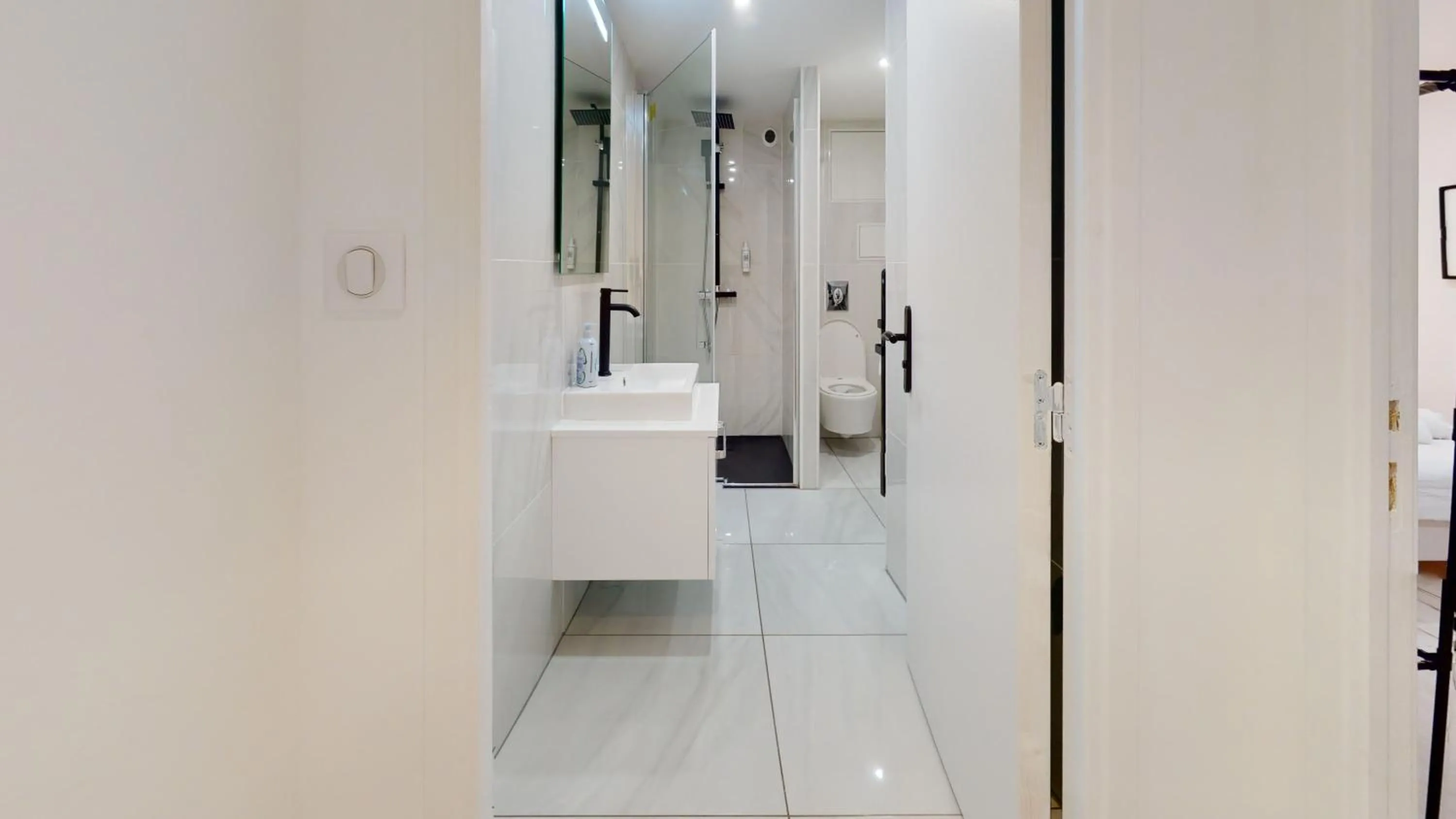 Shower in Appartements modernes avec véranda