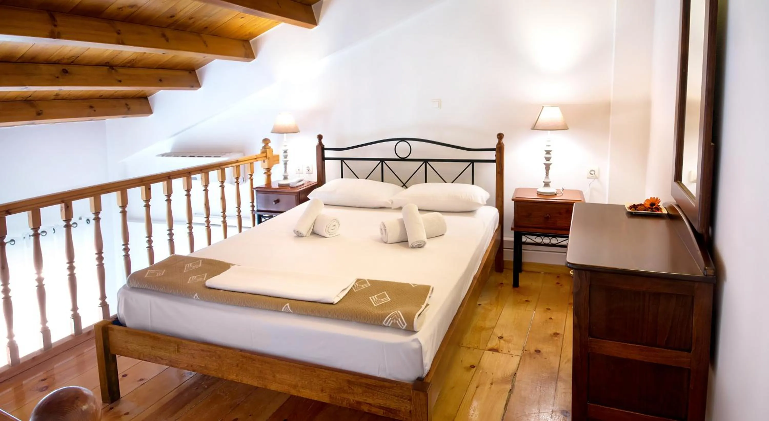 bunk bed, Bed in Ontas Traditional Hotel