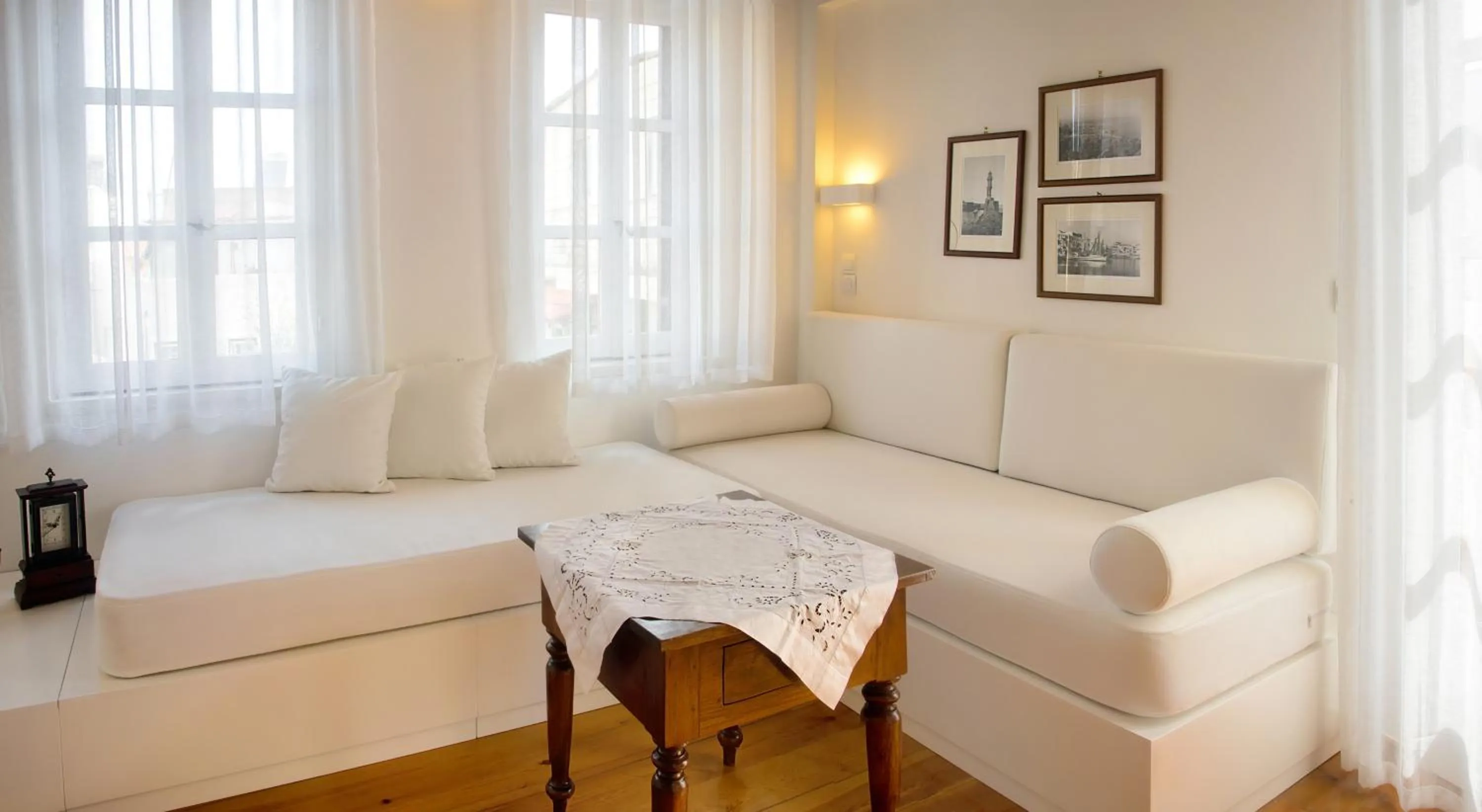 Living room, Bed in Ontas Traditional Hotel