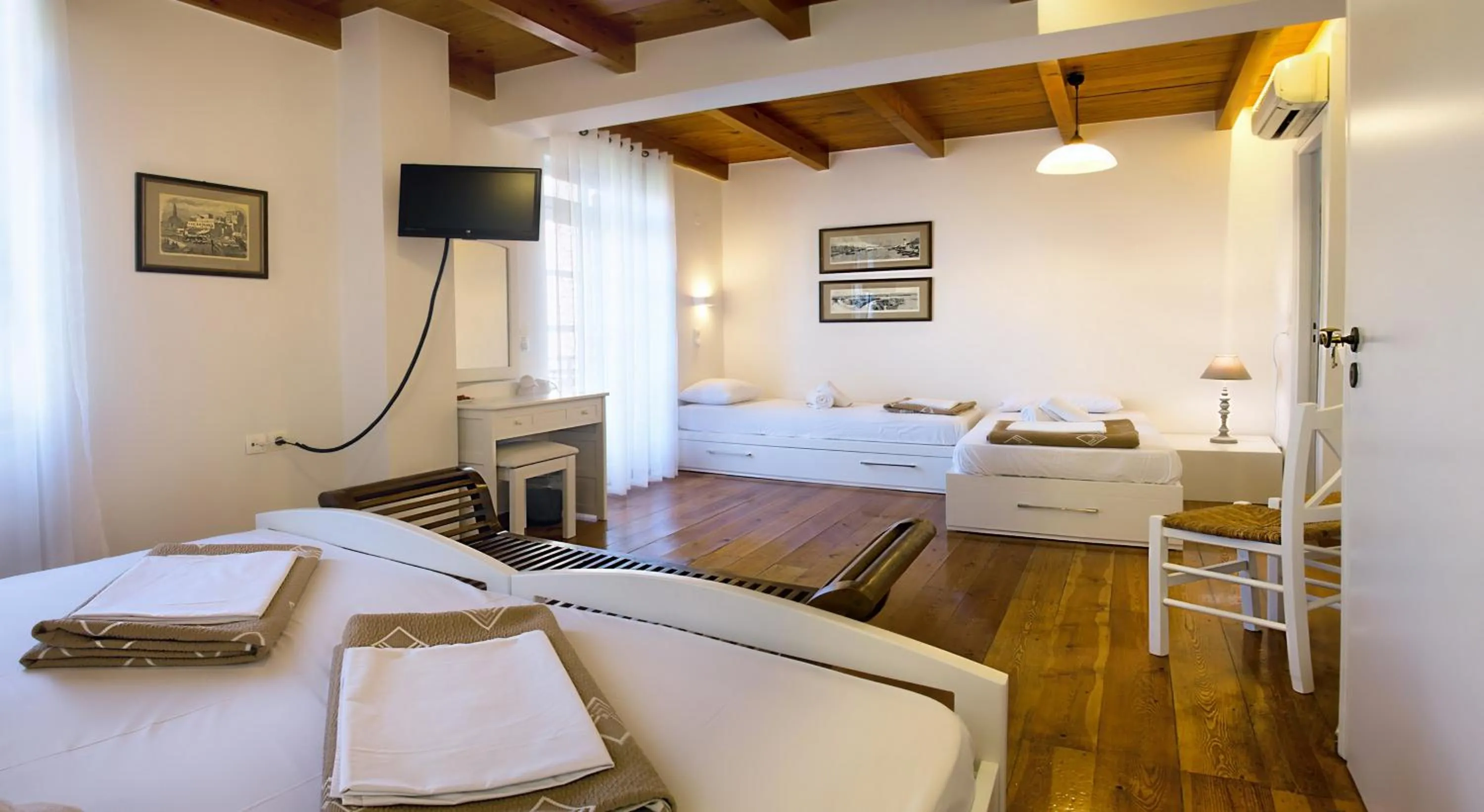 Photo of the whole room, Bed in Ontas Traditional Hotel