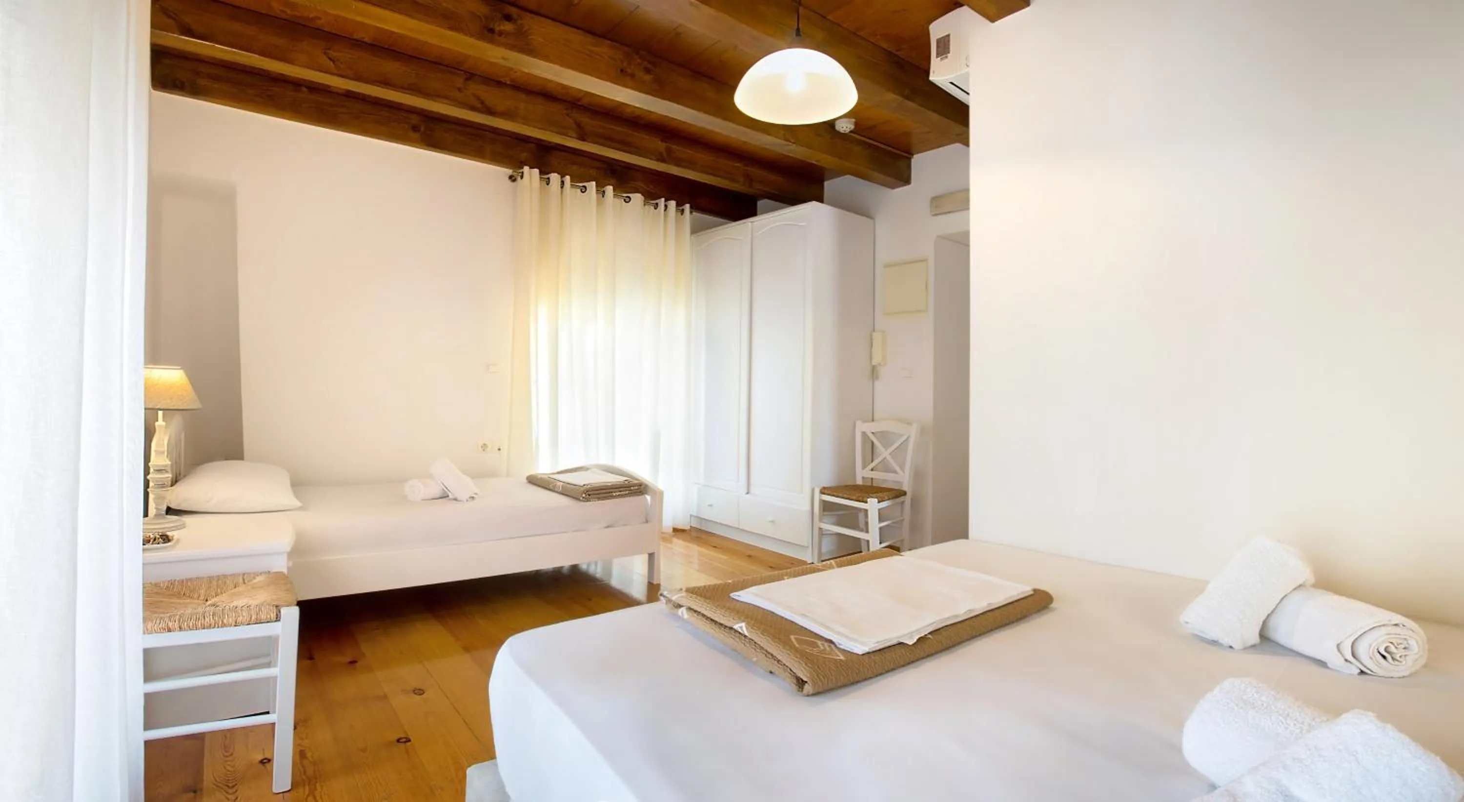 Photo of the whole room, Bed in Ontas Traditional Hotel