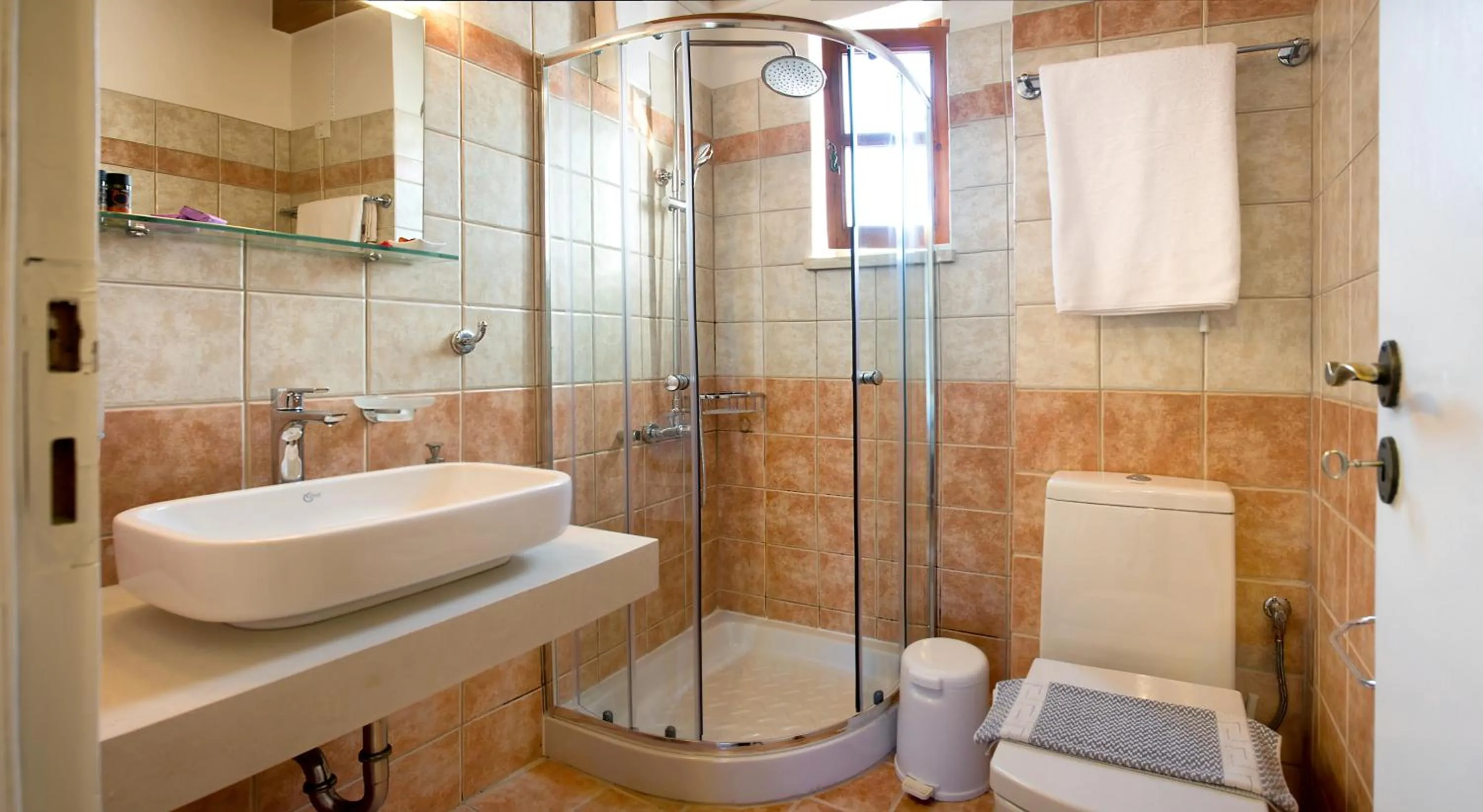 Toilet in Ontas Traditional Hotel