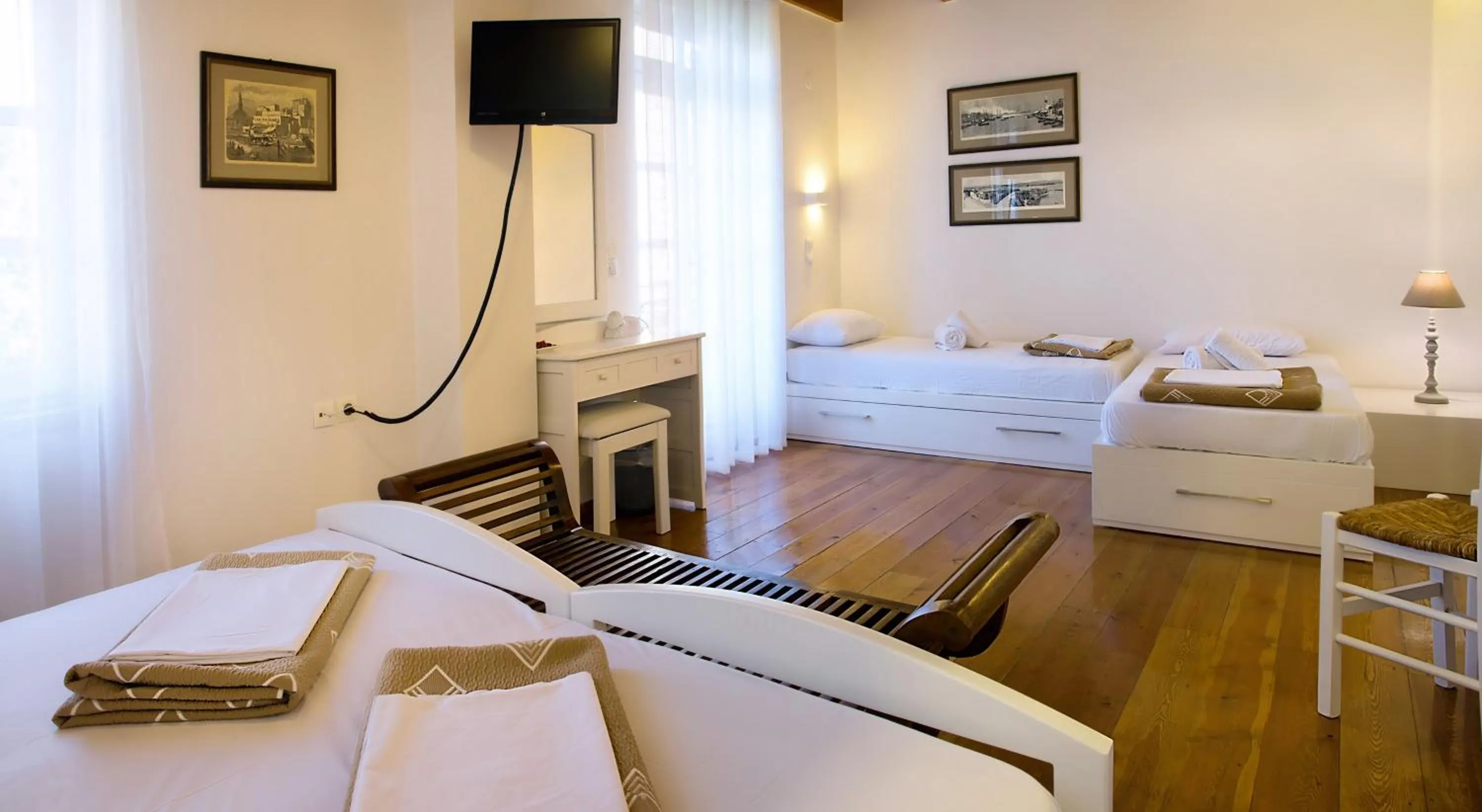 Photo of the whole room, Bed in Ontas Traditional Hotel