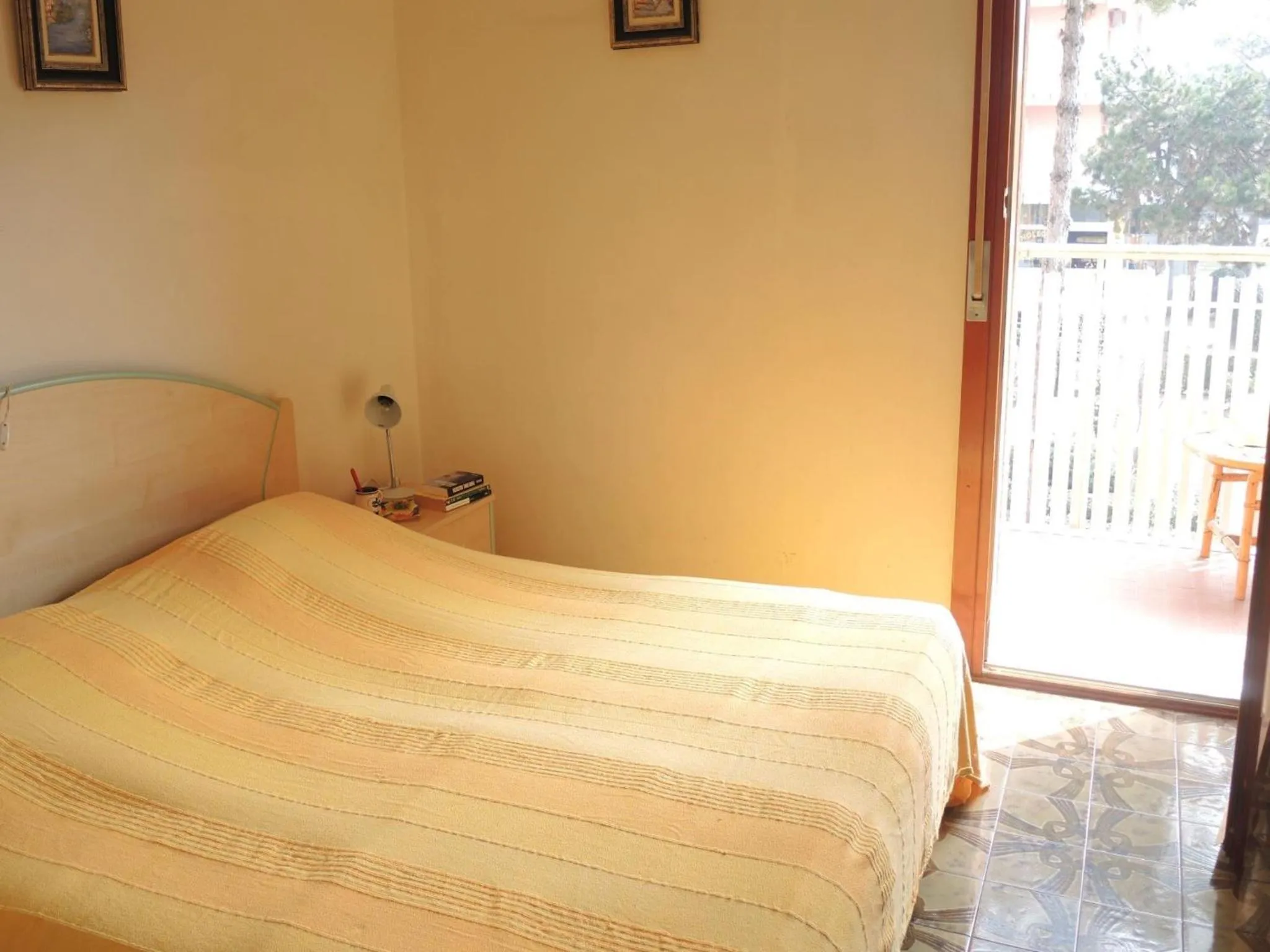 Bedroom, Bed in Great flat 100m from the beach - Beahost Rentals