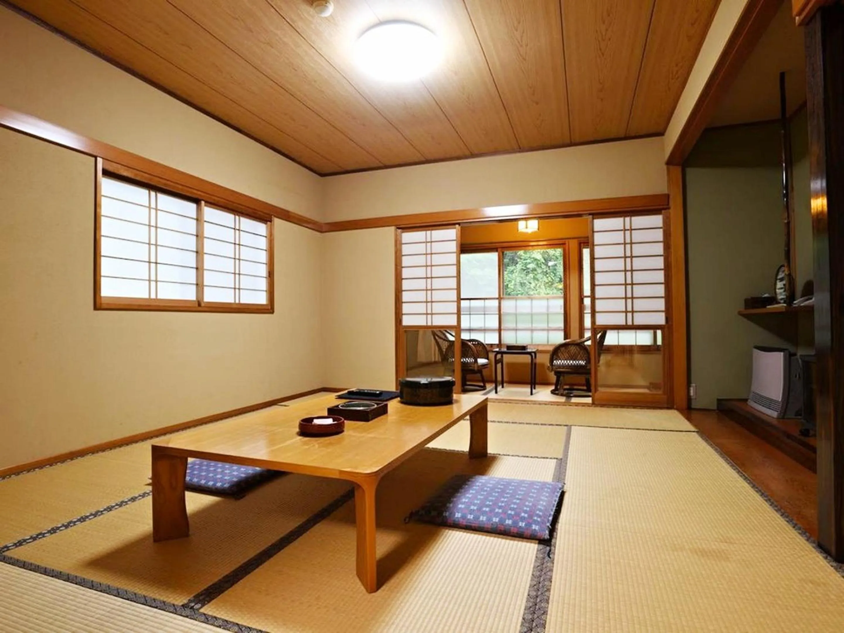 Photo of the whole room in Kaniyu