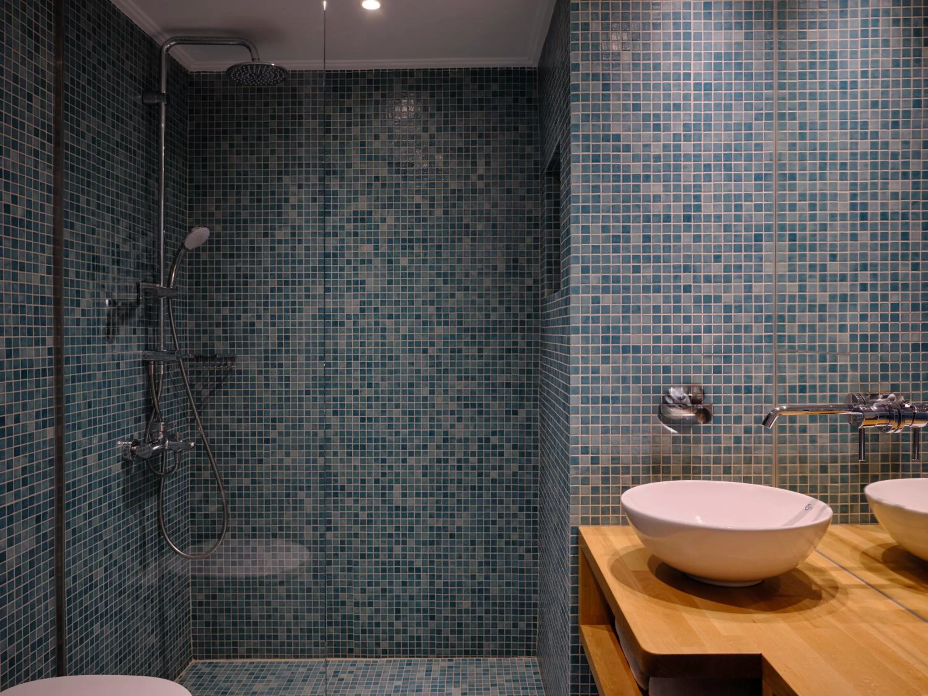 Shower in Atlantica Yakinthos