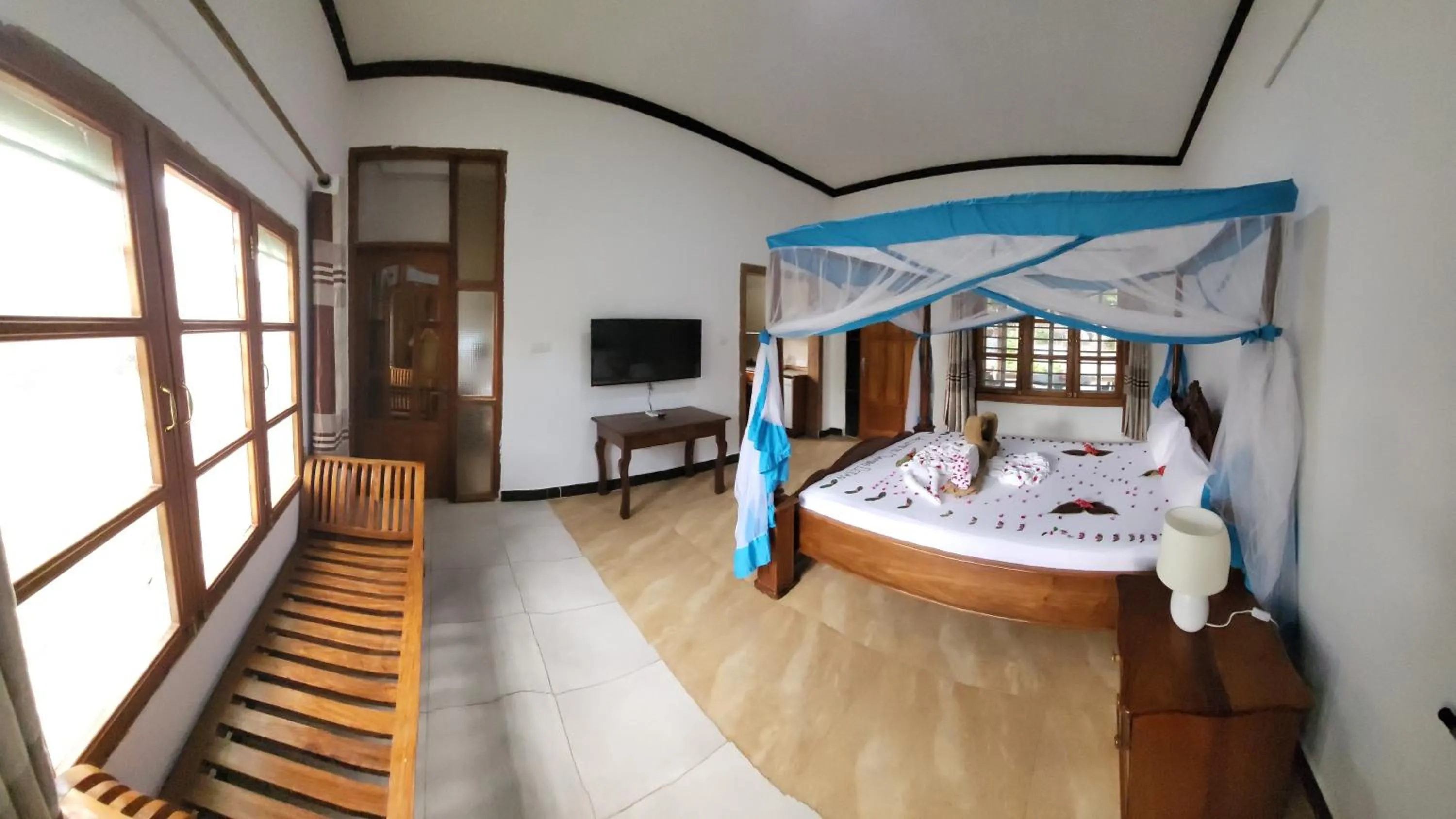 Bedroom, Bed in Mambo Ocean Resort
