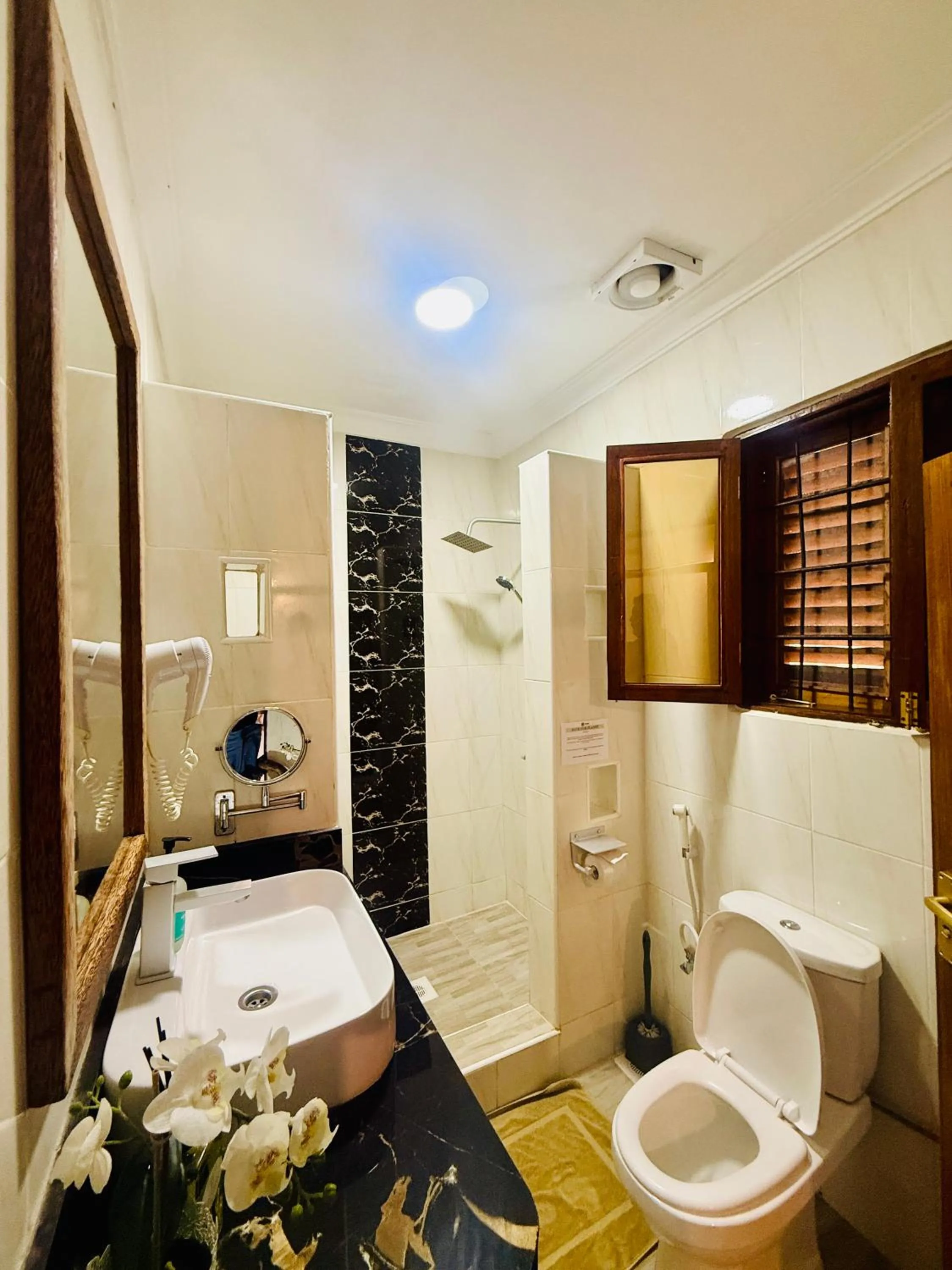 Bathroom in Mambo Ocean Resort