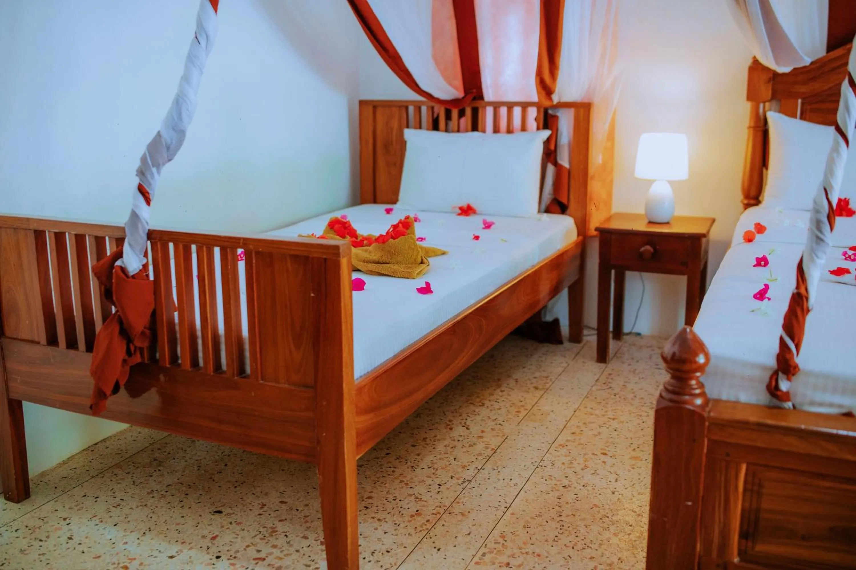 Bedroom, Bed in Mambo Ocean Resort