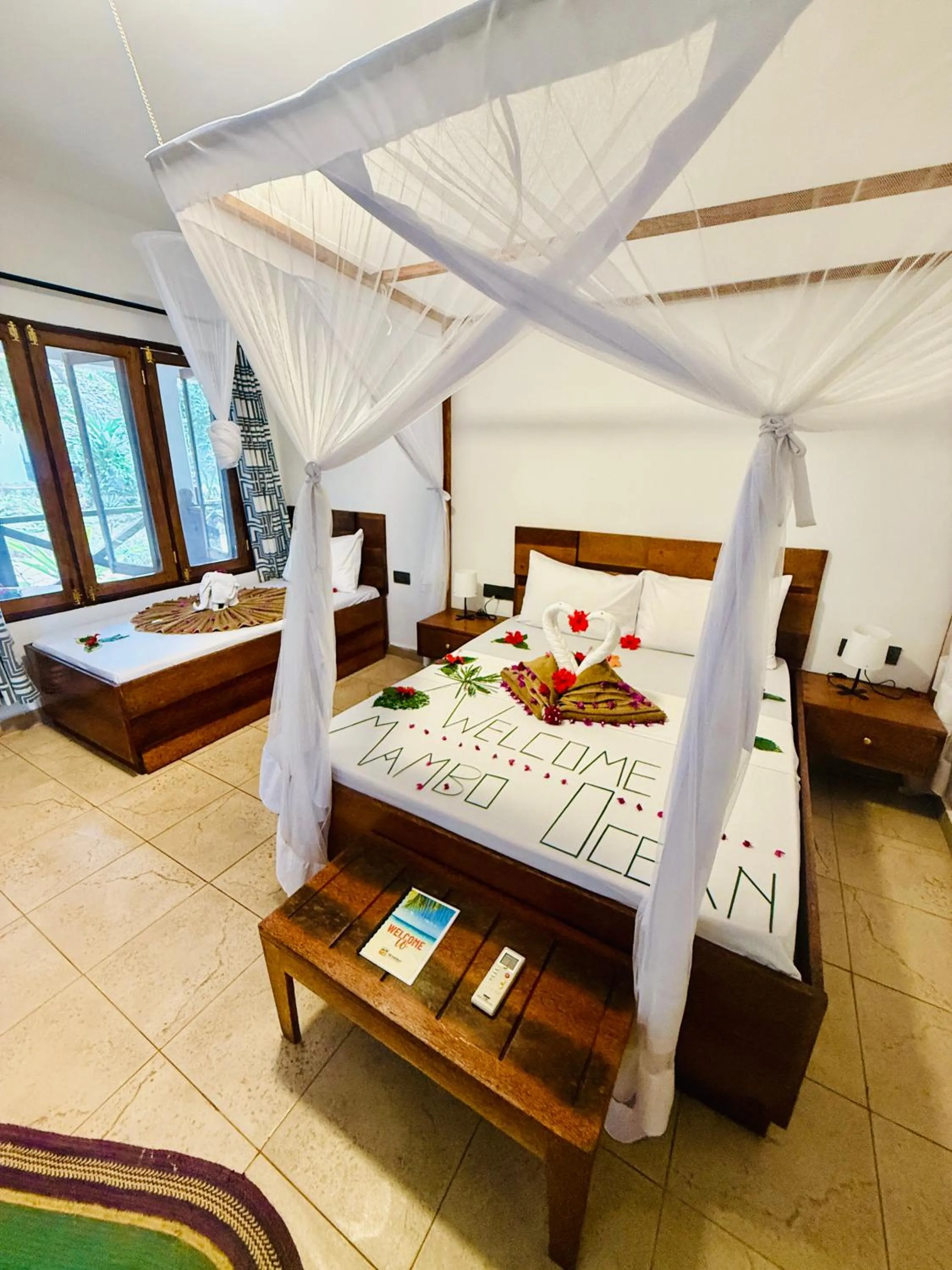 Bedroom, Bed in Mambo Ocean Resort