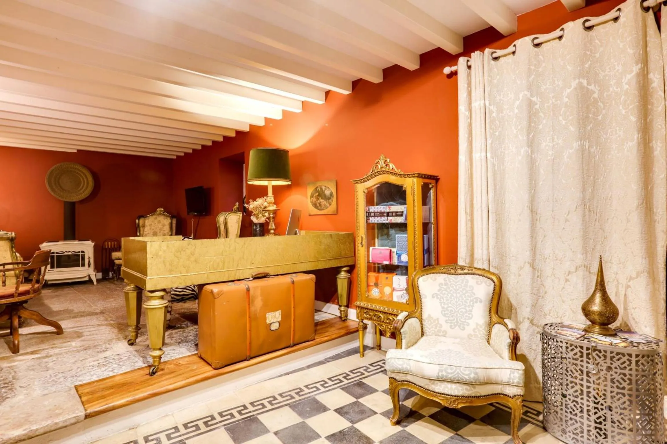 Lobby or reception in LUXa Charm House by LovelyStay