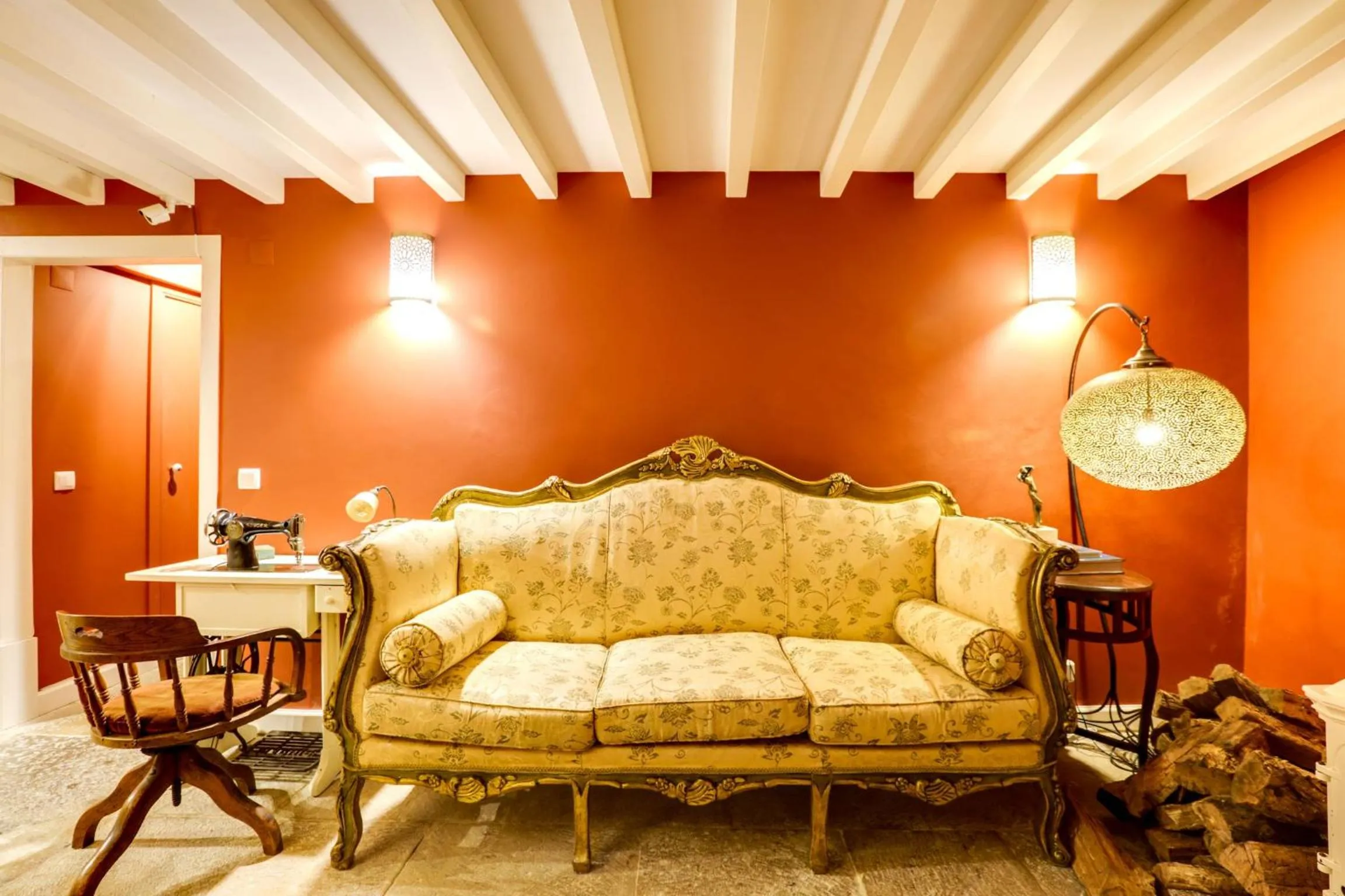 Lobby or reception in LUXa Charm House by LovelyStay