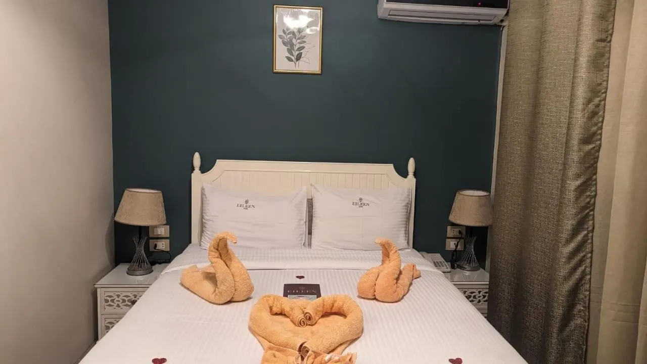 Photo of the whole room, Bed in Eileen Hotel Cairo