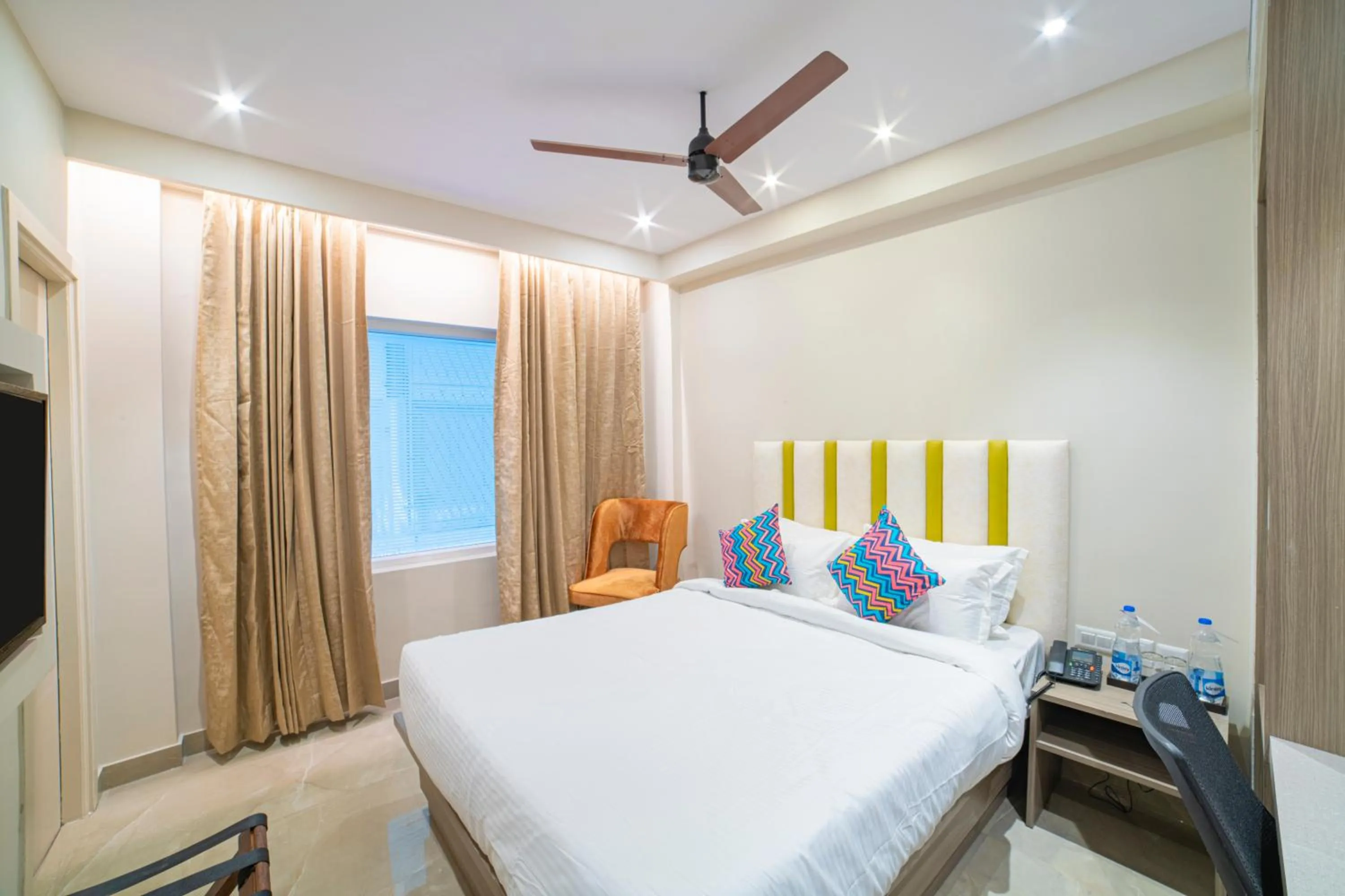 Photo of the whole room, Bed in The Beacon Hotel Visakhapatnam