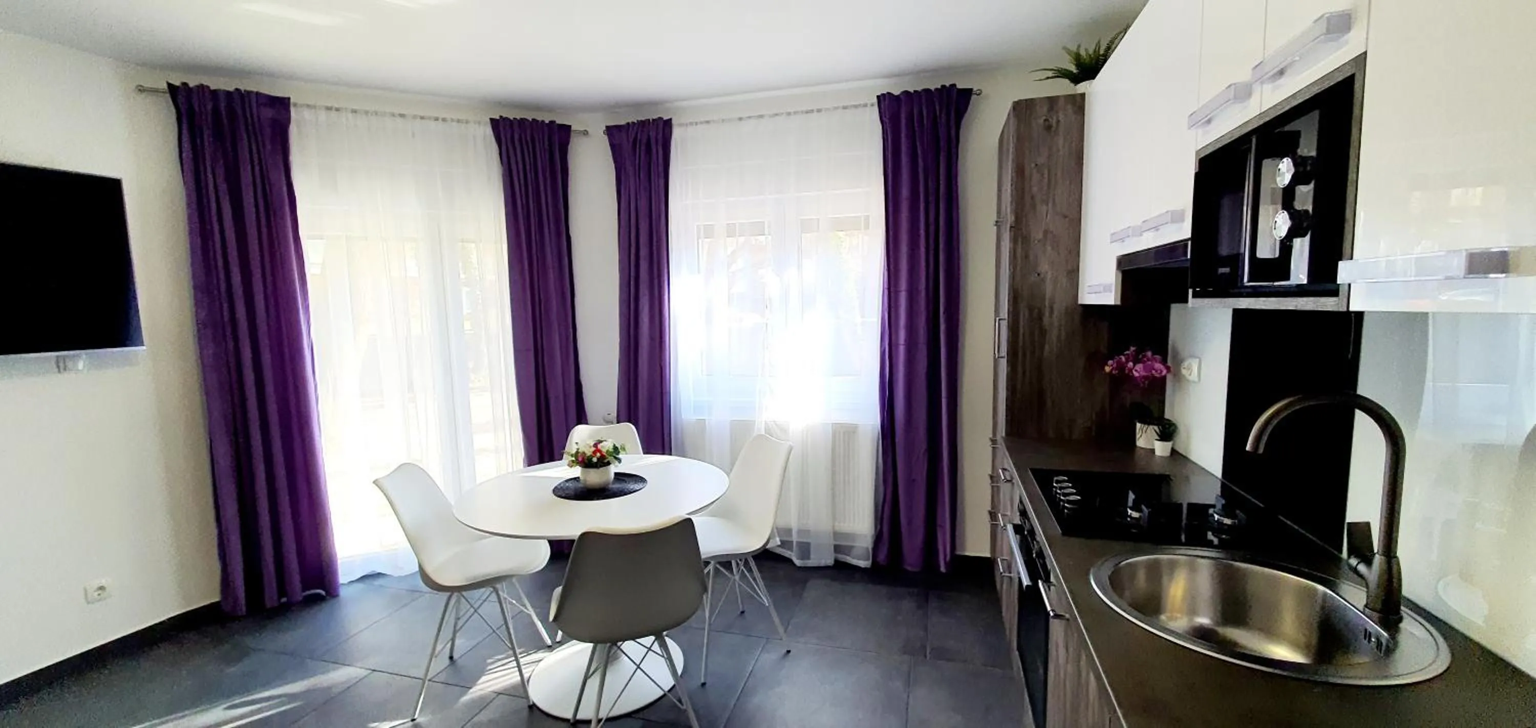 Kitchen or kitchenette in Blue Diamond ****