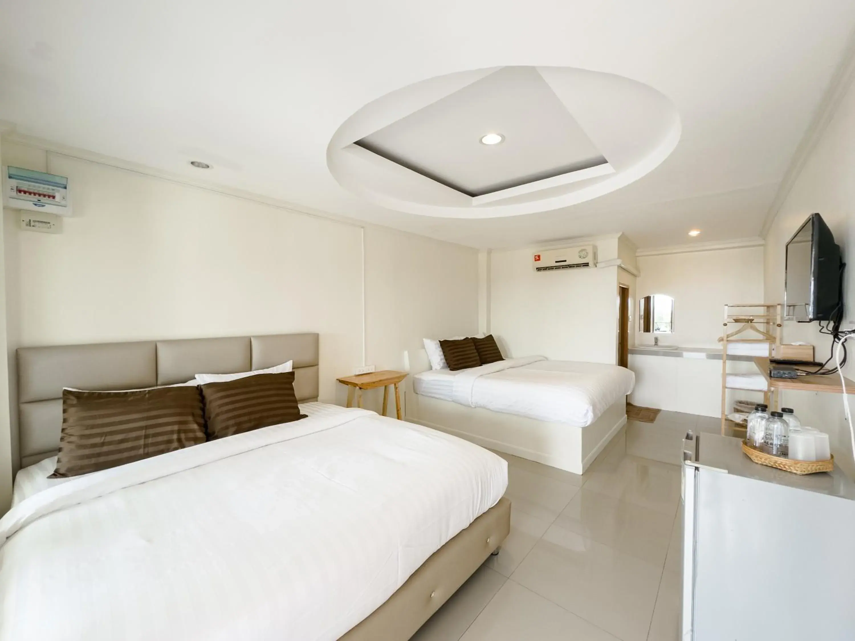 Family Room with Balcony in Sun and Sea KohLarn Family Room with Balcony in Sun and Sea KohLarn