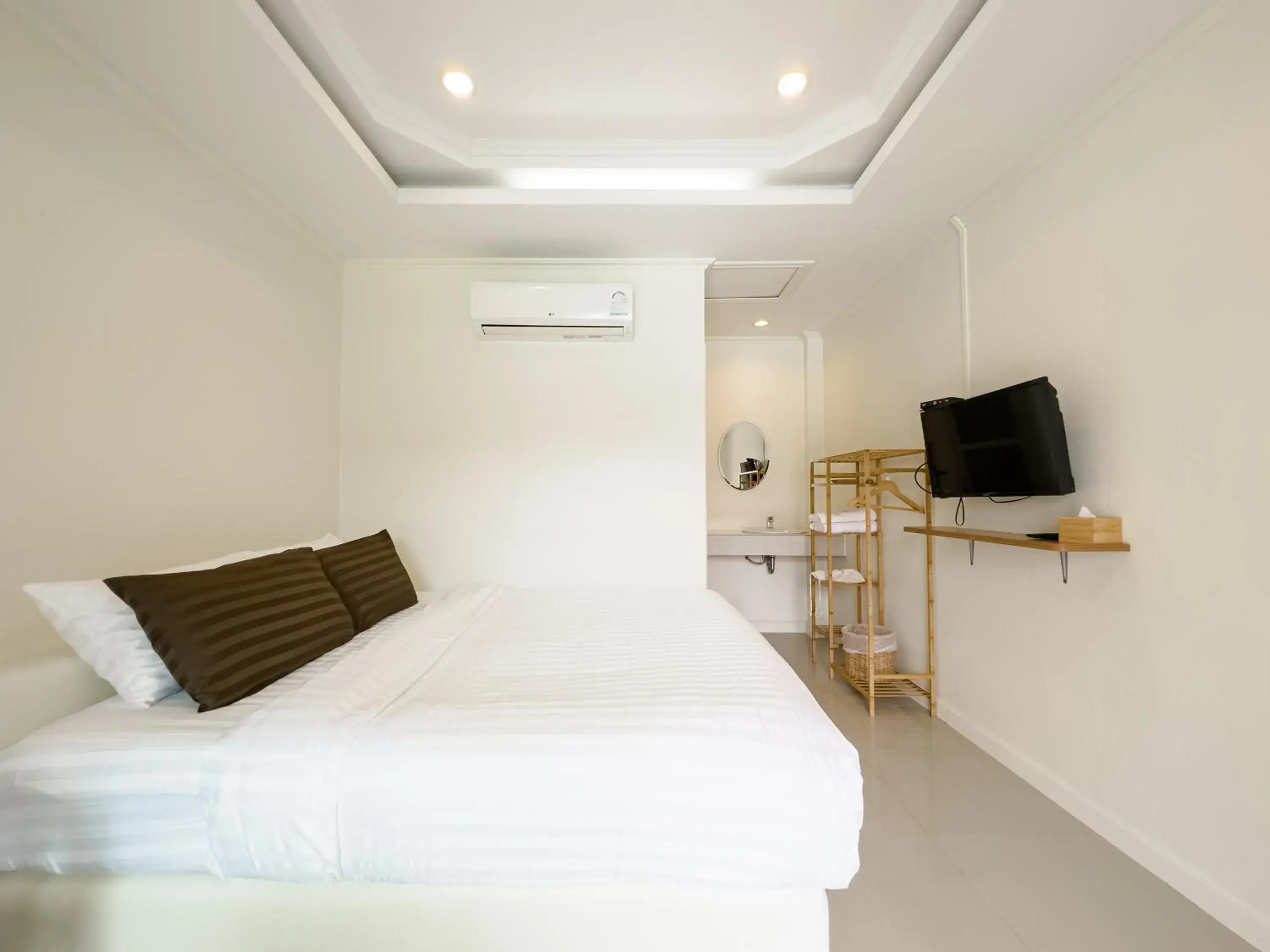 Superior Double Room in Sun and Sea KohLarn Superior Double Room in Sun and Sea KohLarn